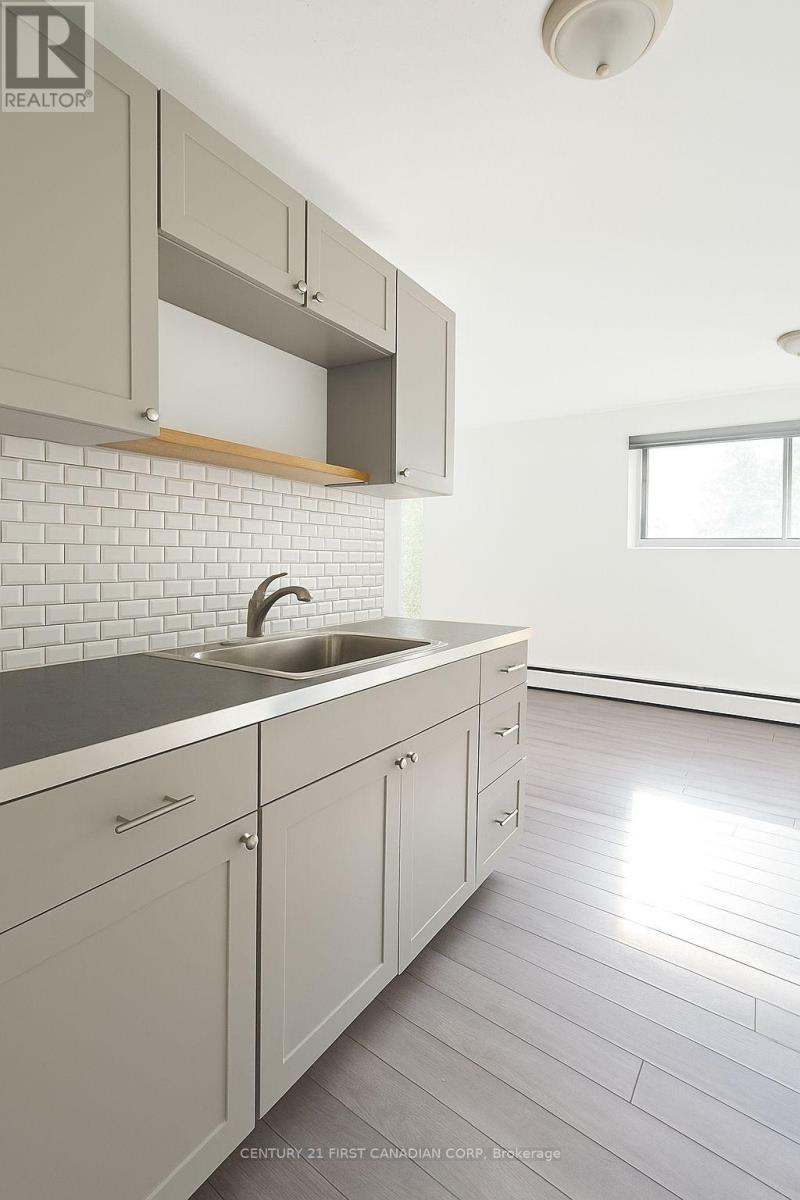 312 - 1830 Dumont Street, London East, Ontario  N5W 2S1 - Photo 5 - X12523504