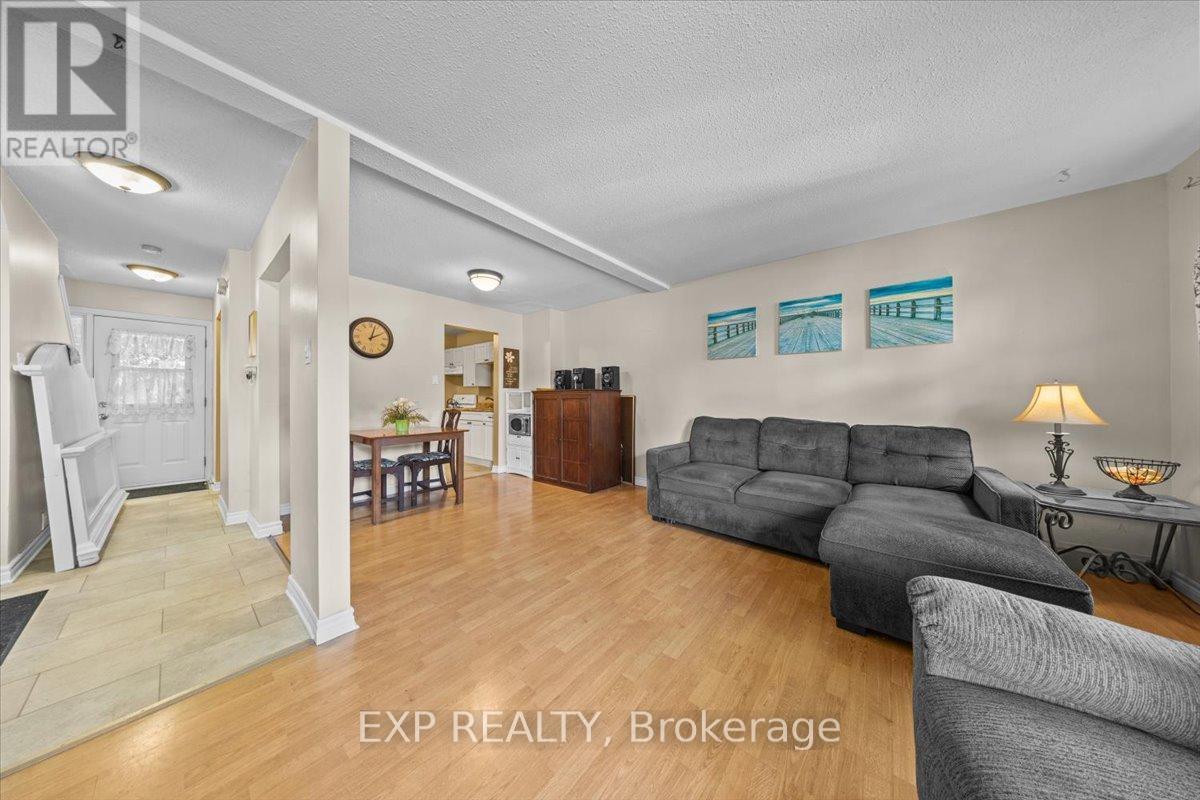 3166 Stockton Drive, Ottawa, Ontario K1T 1S1 - Photo 10 - X12523470