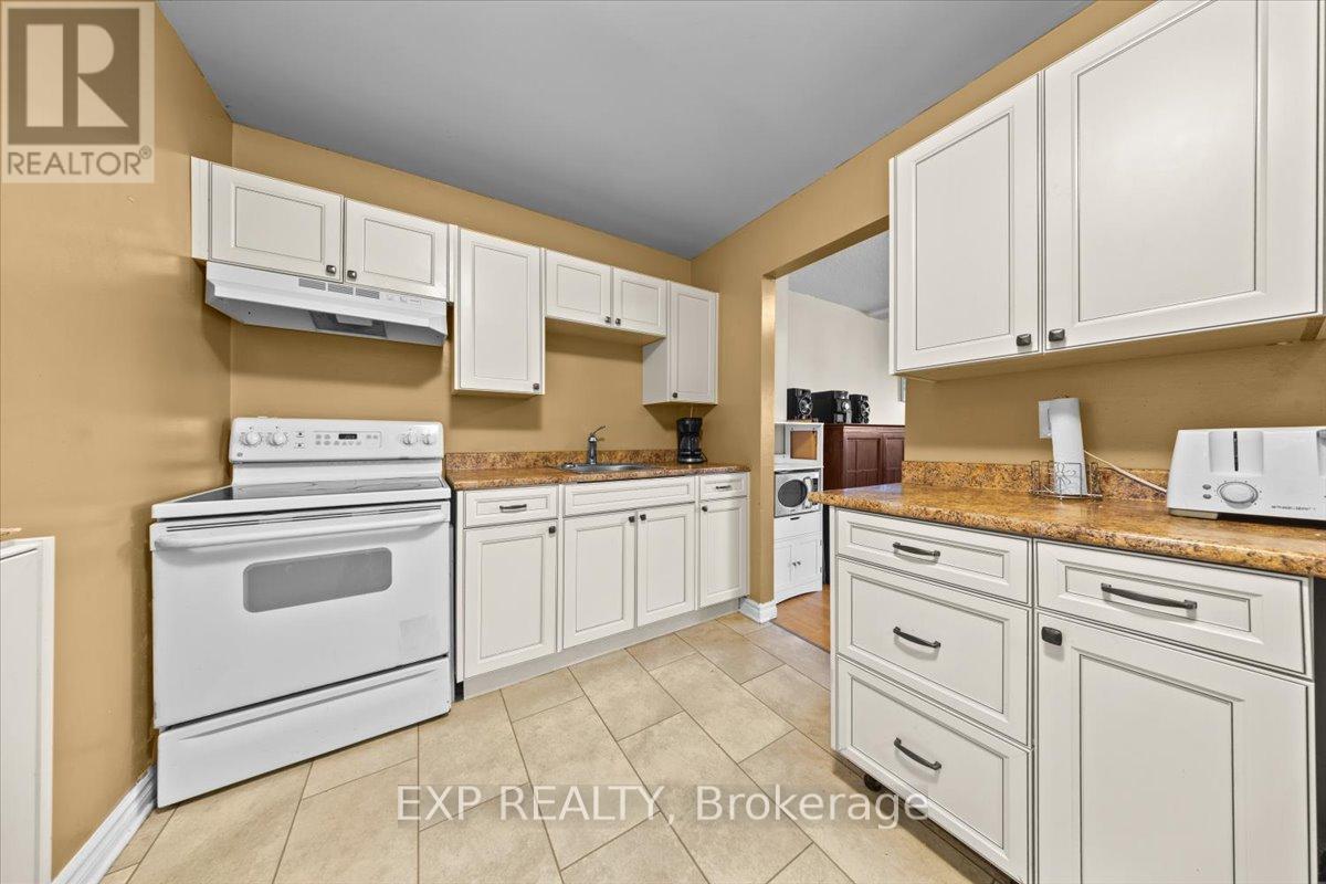 3166 Stockton Drive, Ottawa, Ontario K1T 1S1 - Photo 14 - X12523470