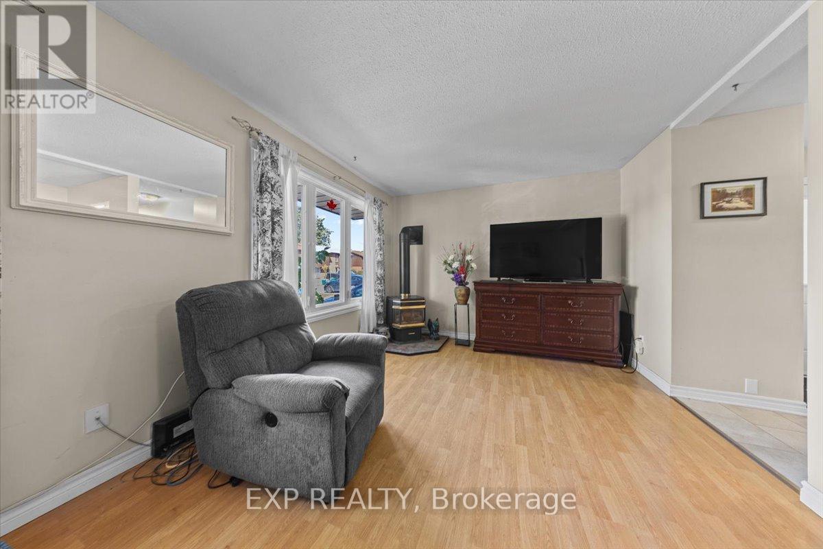 3166 Stockton Drive, Ottawa, Ontario K1T 1S1 - Photo 8 - X12523470