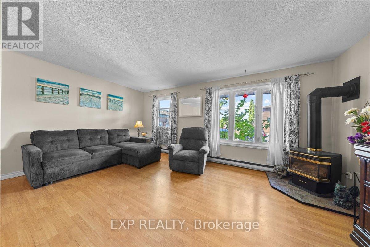 3166 Stockton Drive, Ottawa, Ontario K1T 1S1 - Photo 9 - X12523470