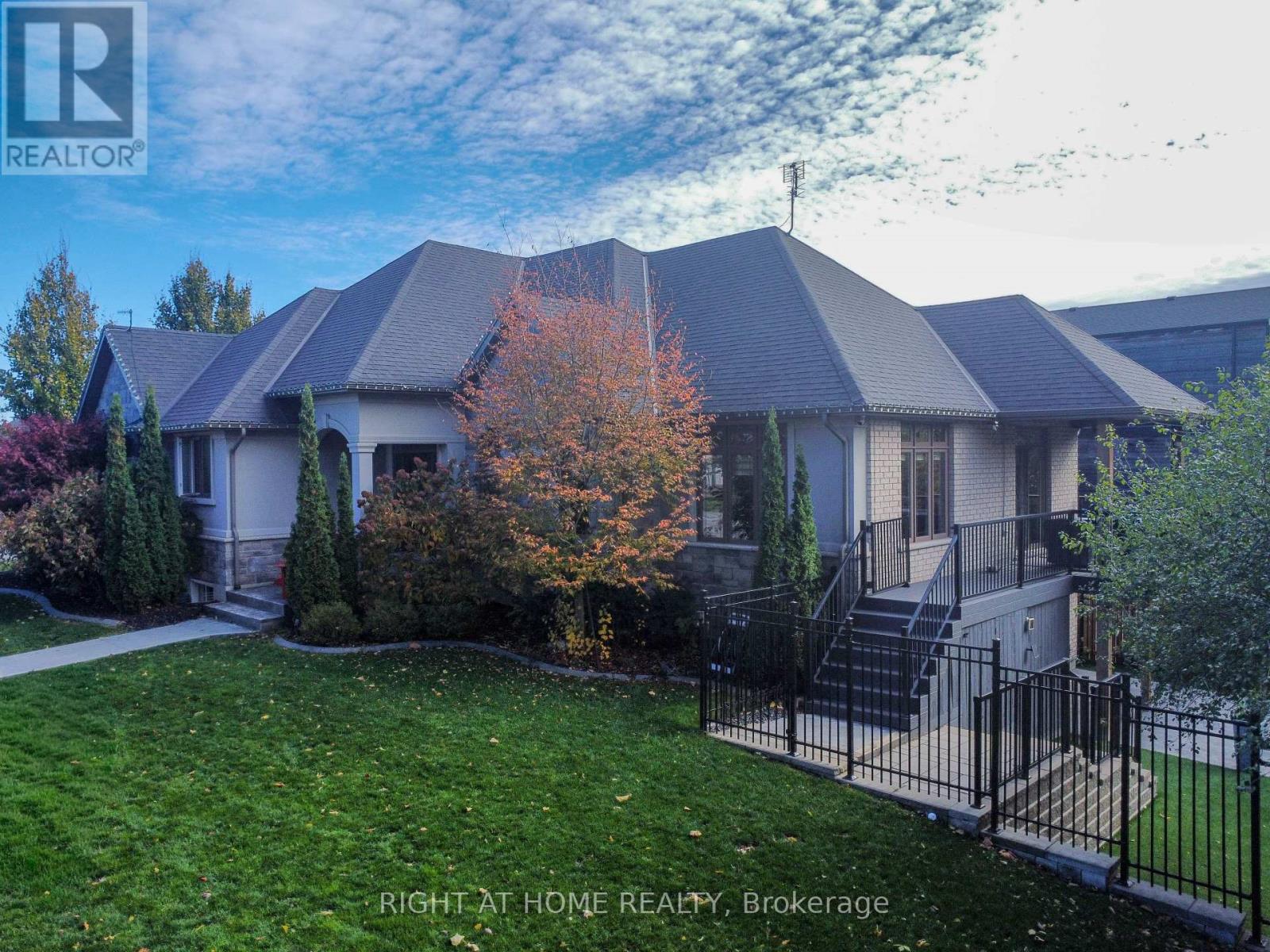 85 Mackenzie King Avenue, St. Catharines, Ontario  L2P 0E1 - Photo 2 - X12523228