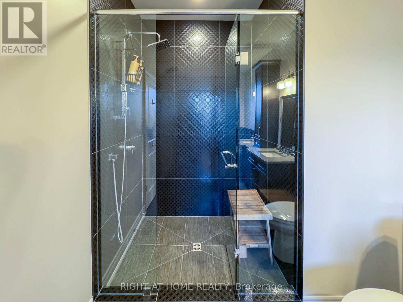 85 Mackenzie King Avenue, St. Catharines, Ontario  L2P 0E1 - Photo 25 - X12523228