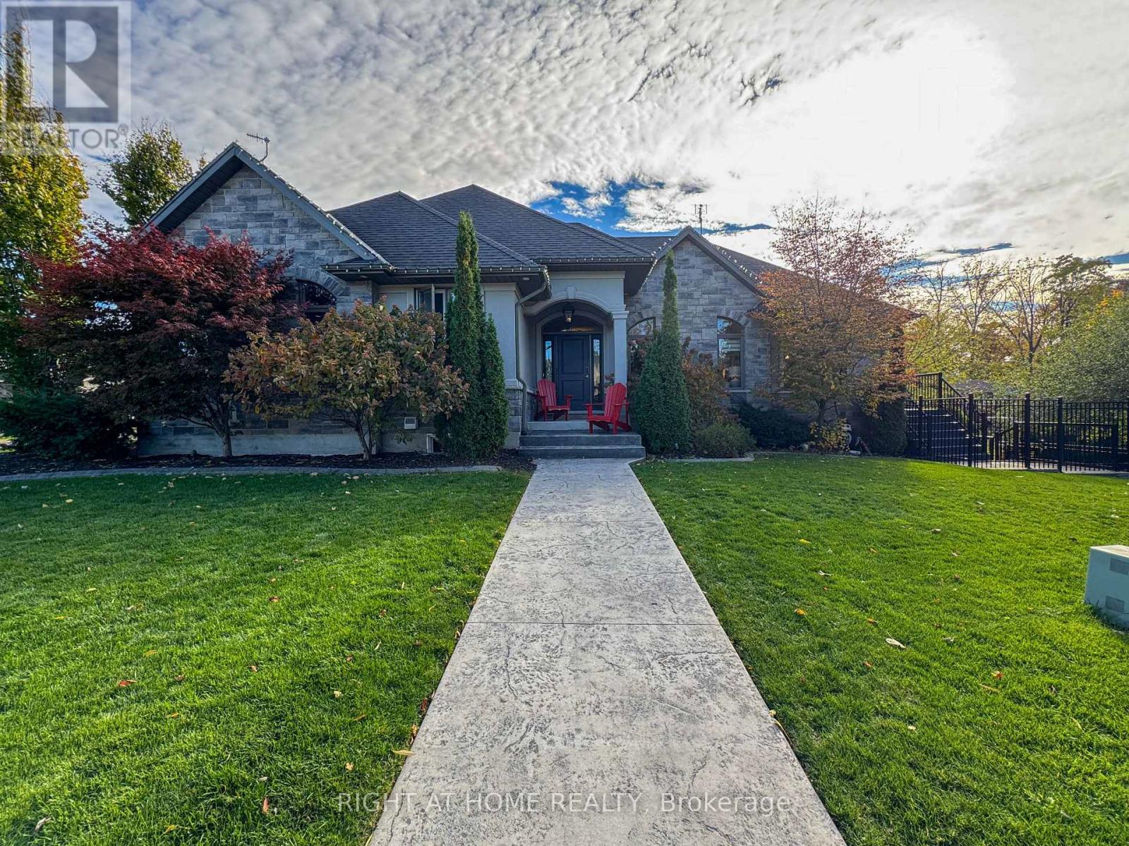 85 Mackenzie King Avenue, St. Catharines, Ontario  L2P 0E1 - Photo 3 - X12523228