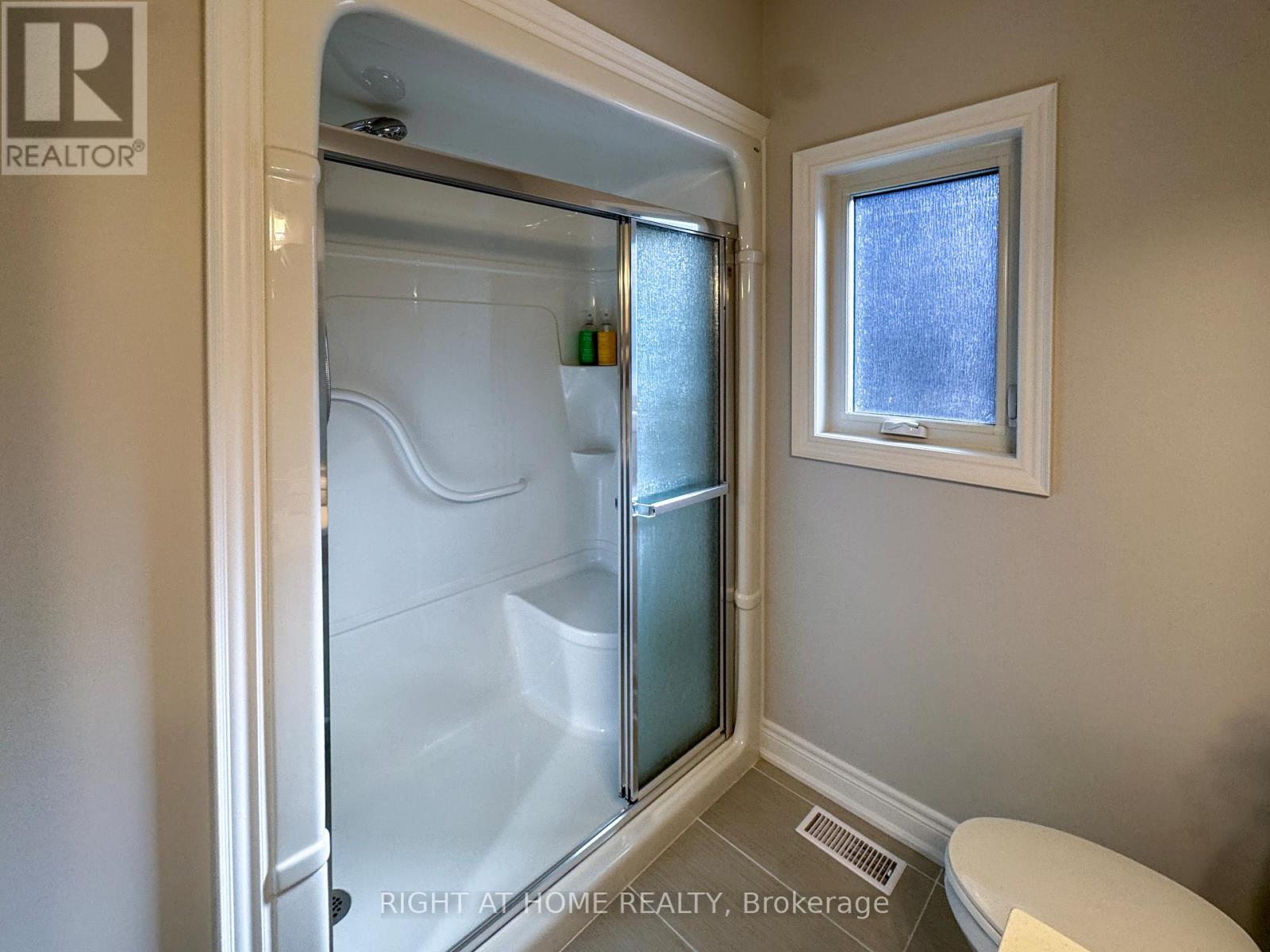 85 Mackenzie King Avenue, St. Catharines, Ontario  L2P 0E1 - Photo 32 - X12523228