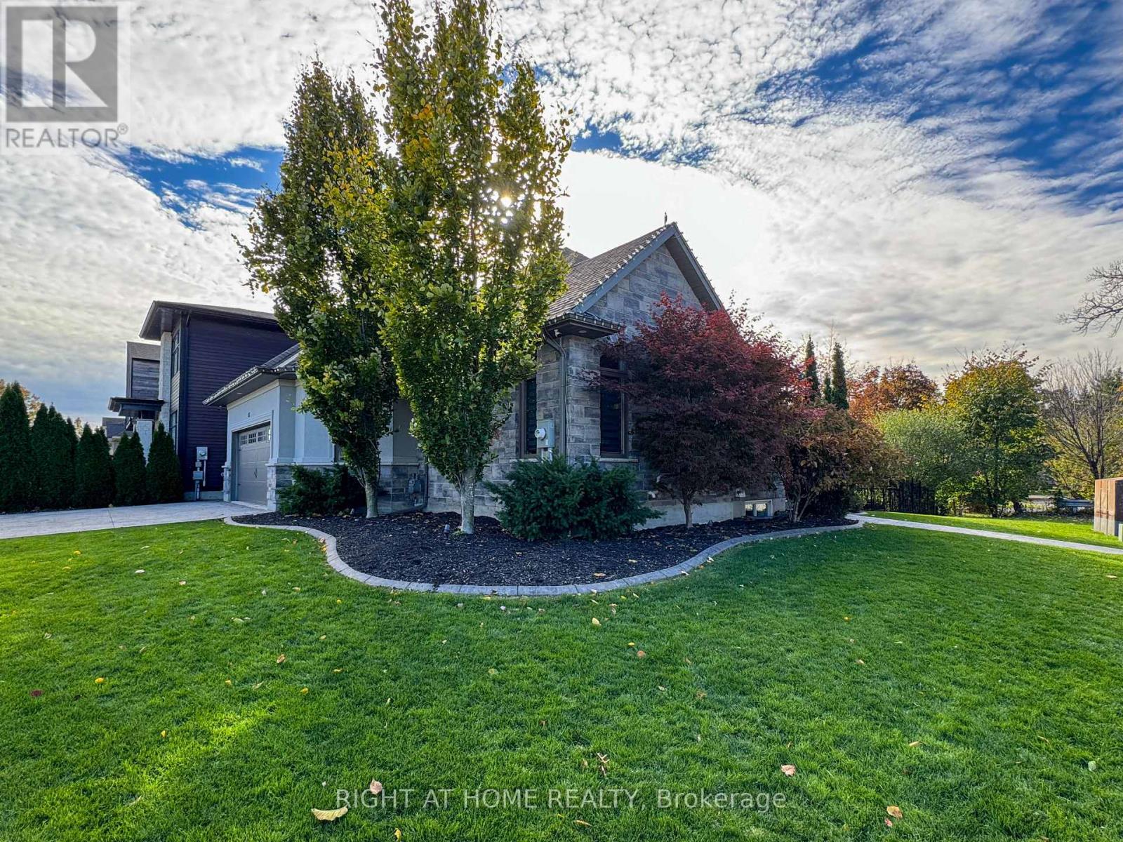 85 Mackenzie King Avenue, St. Catharines, Ontario  L2P 0E1 - Photo 4 - X12523228