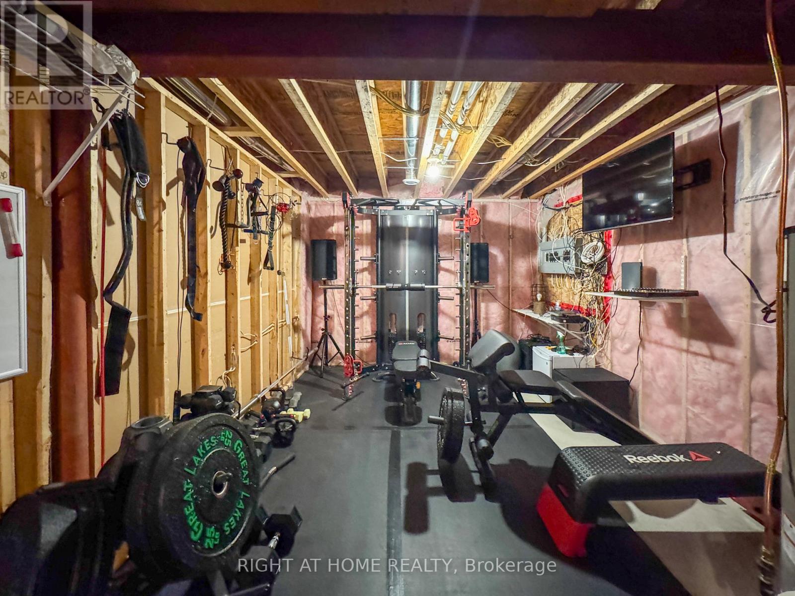 85 Mackenzie King Avenue, St. Catharines, Ontario  L2P 0E1 - Photo 46 - X12523228