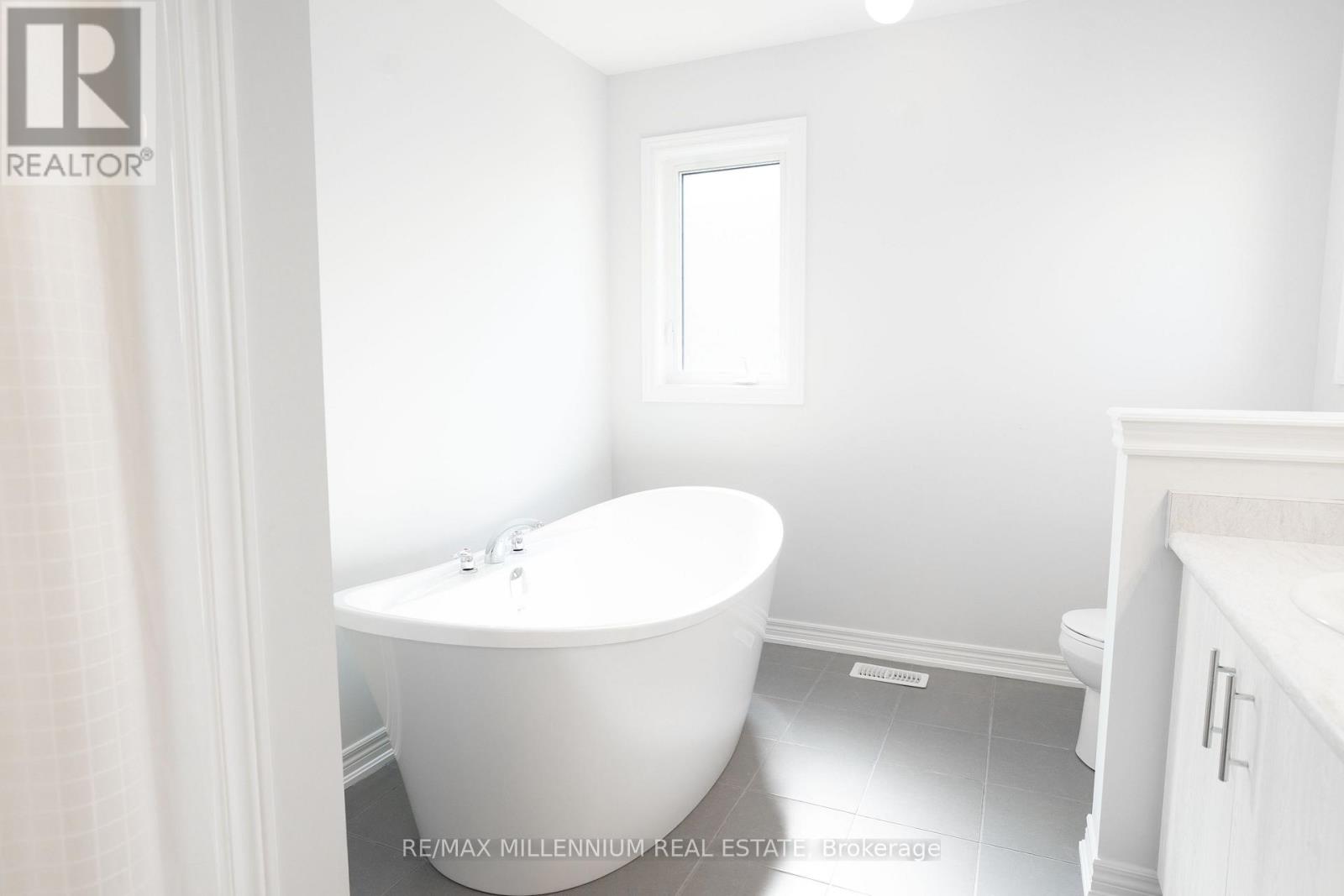 217 Walker Road, Pelham, Ontario L0S 1E6 - Photo 12 - X12523256