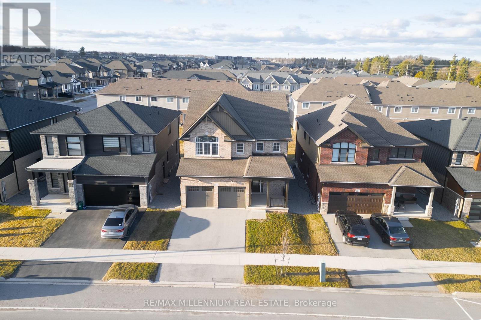 217 Walker Road, Pelham, Ontario L0S 1E6 - Photo 2 - X12523256