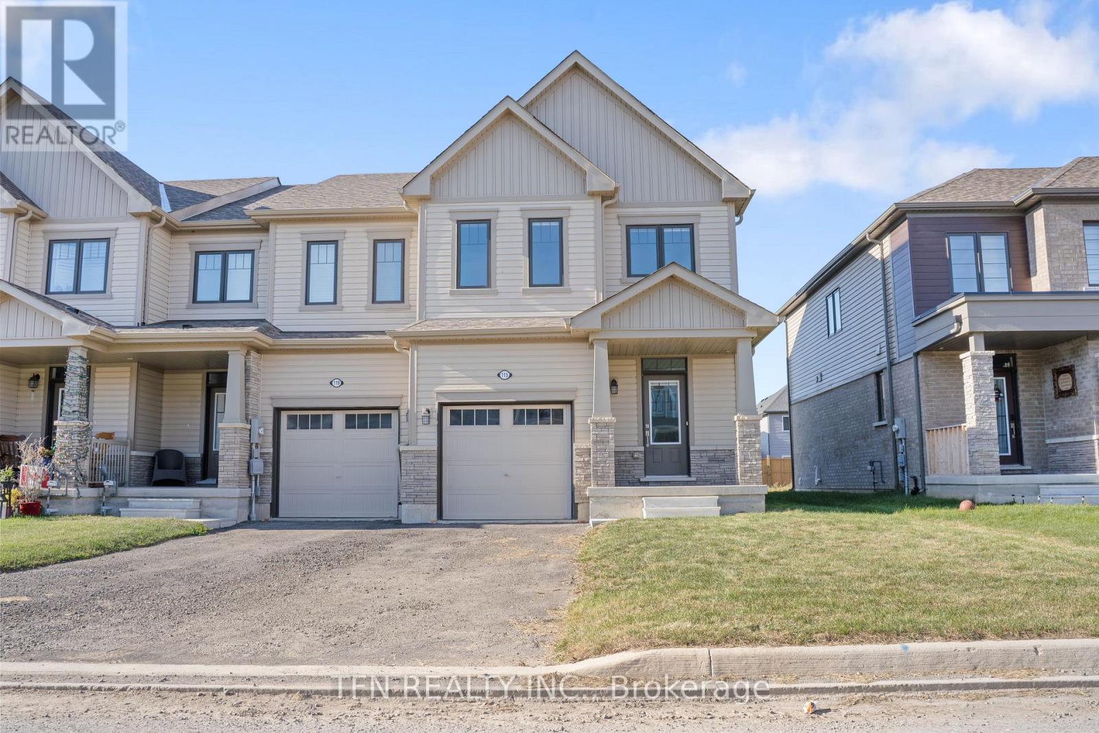 115 Velvet Way, Thorold, Ontario  L2V 0P1 - Photo 2 - X12523306