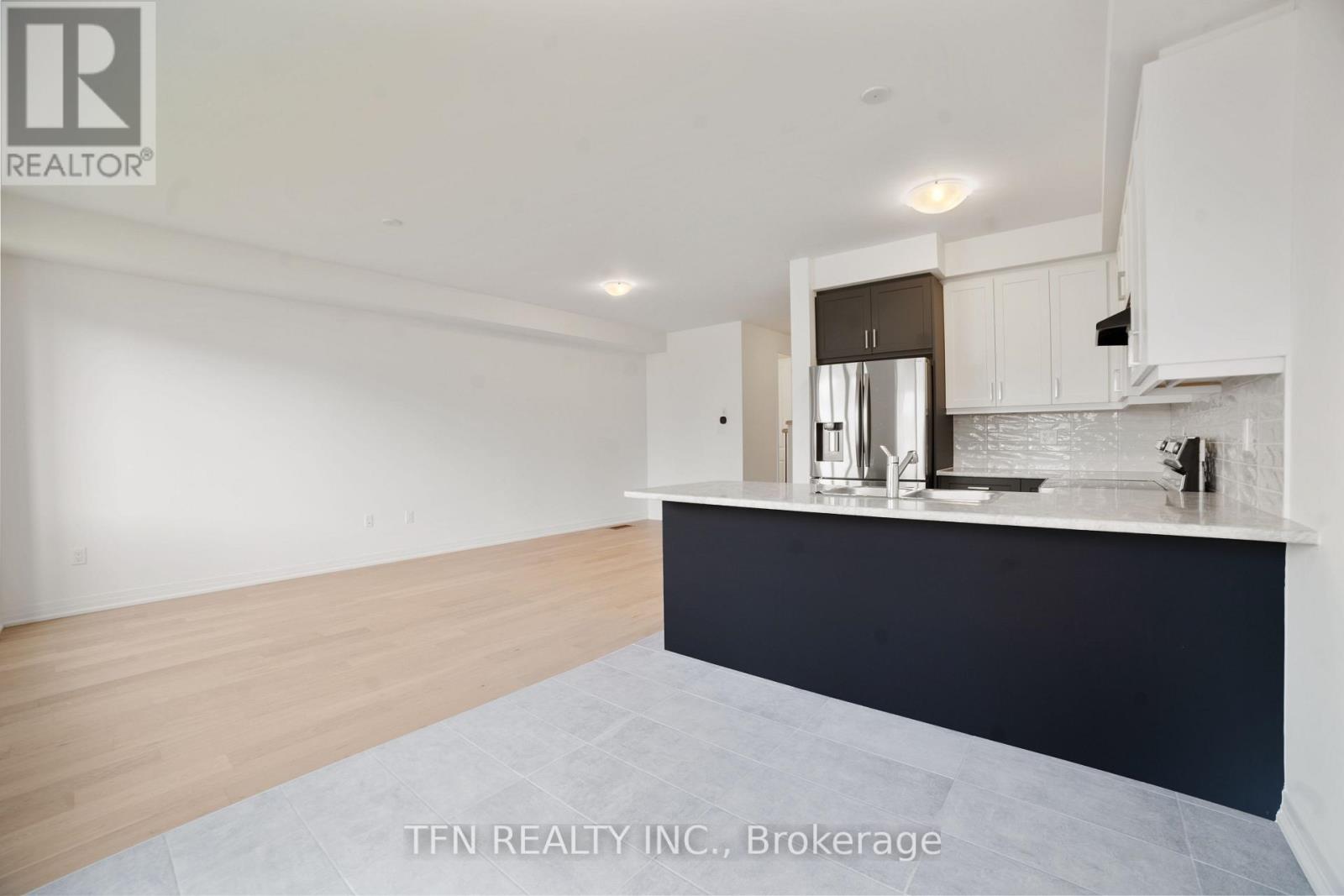 115 Velvet Way, Thorold, Ontario  L2V 0P1 - Photo 3 - X12523306