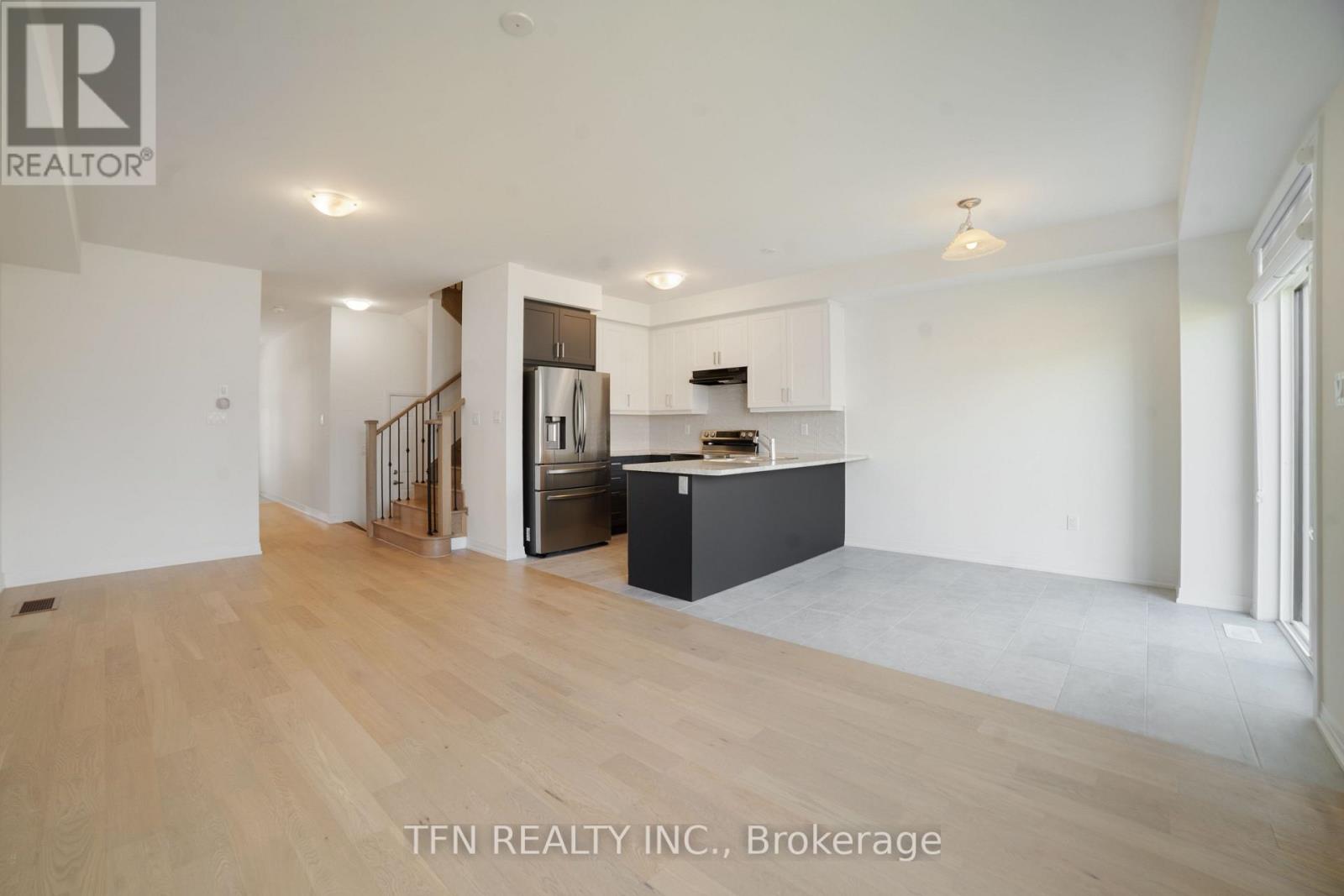 115 Velvet Way, Thorold, Ontario  L2V 0P1 - Photo 4 - X12523306