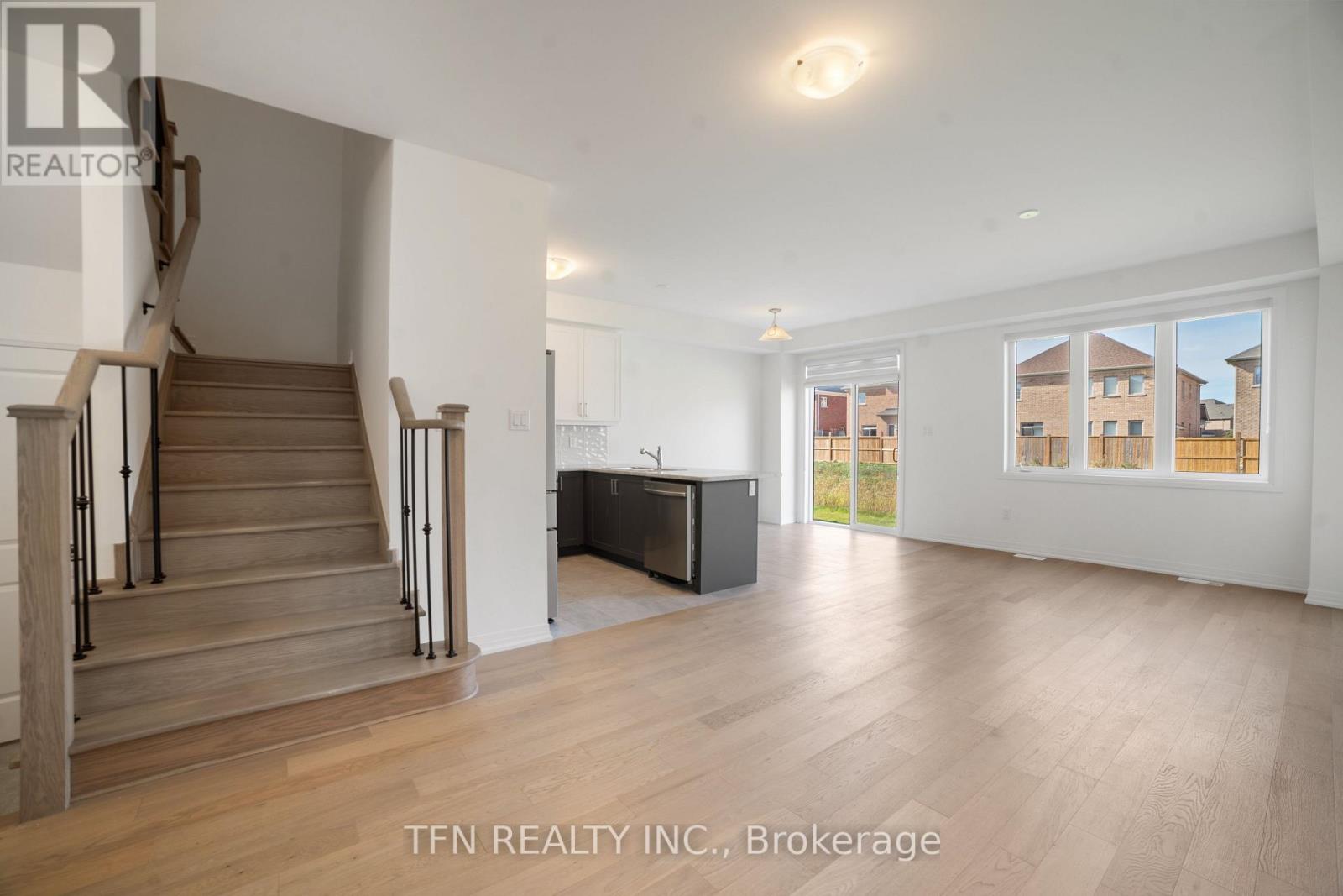 115 Velvet Way, Thorold, Ontario  L2V 0P1 - Photo 5 - X12523306