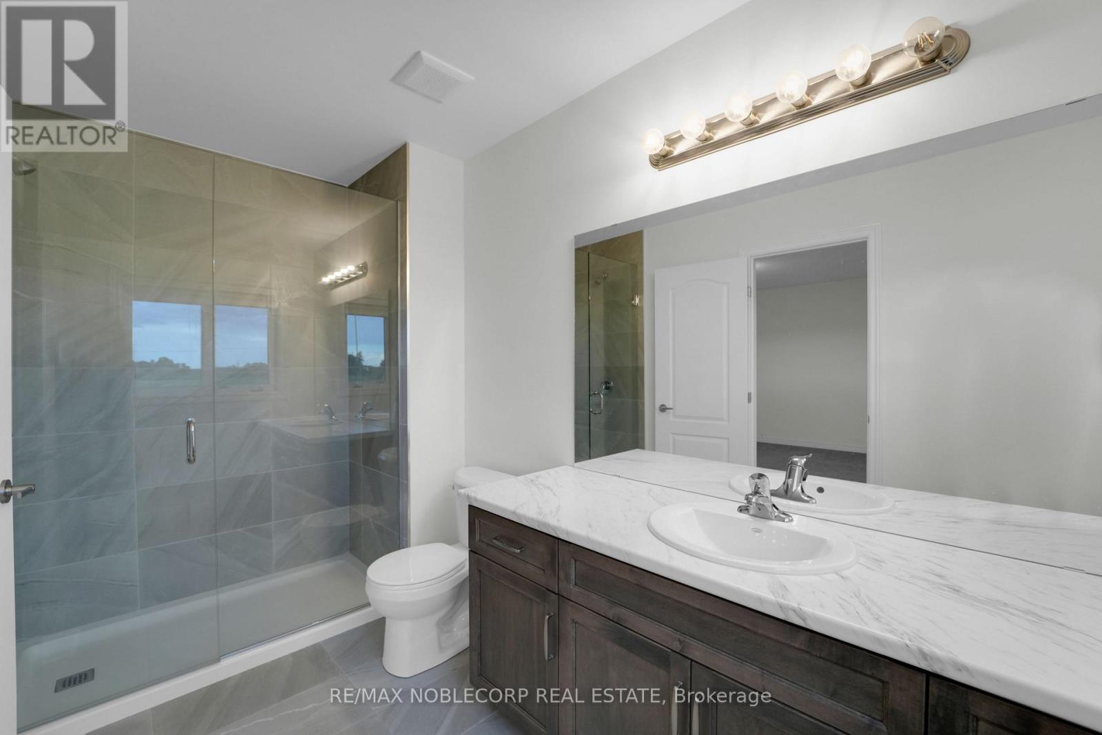 15 Lloyd Davis Way, Hamilton, Ontario  L0R 1C0 - Photo 13 - X12523324