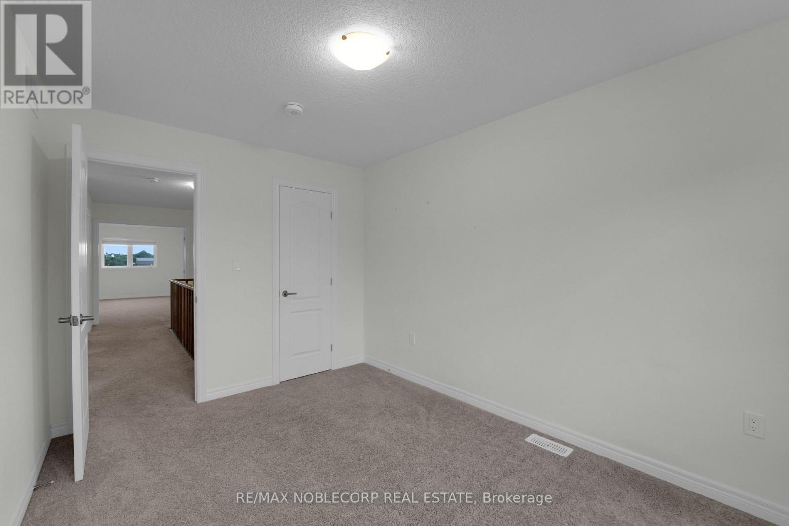 15 Lloyd Davis Way, Hamilton, Ontario  L0R 1C0 - Photo 3 - X12523324