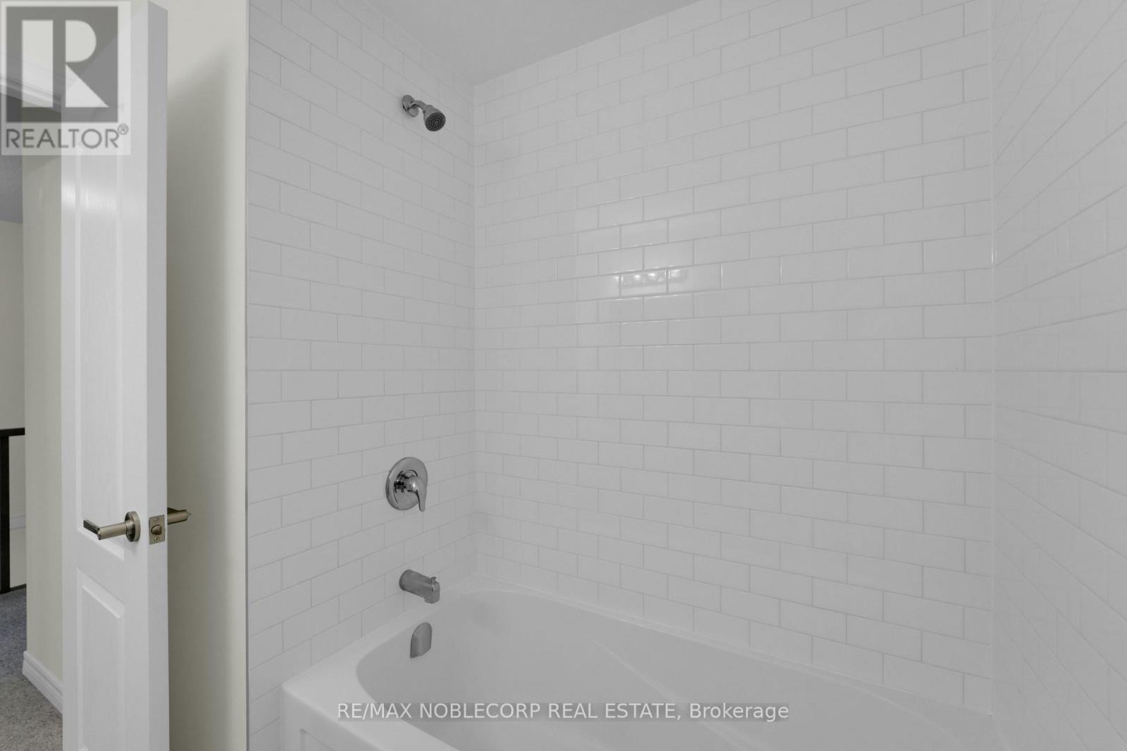 15 Lloyd Davis Way, Hamilton, Ontario  L0R 1C0 - Photo 7 - X12523324