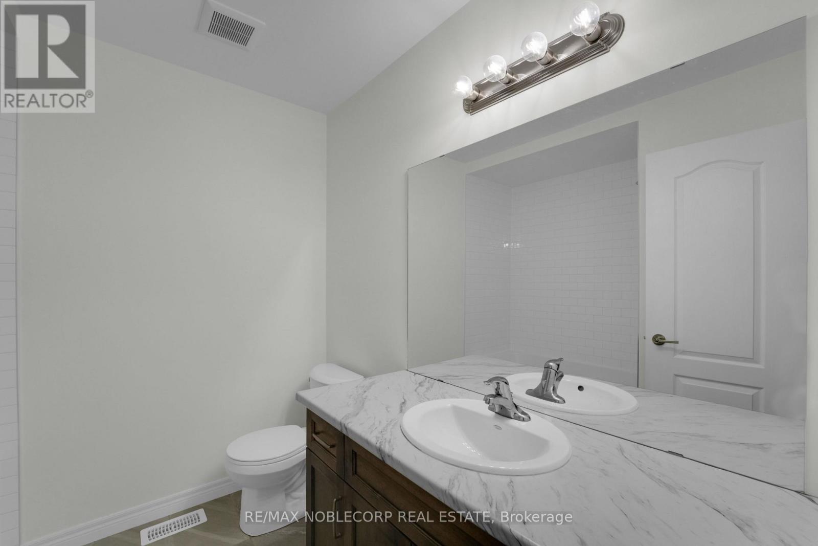 15 Lloyd Davis Way, Hamilton, Ontario  L0R 1C0 - Photo 8 - X12523324