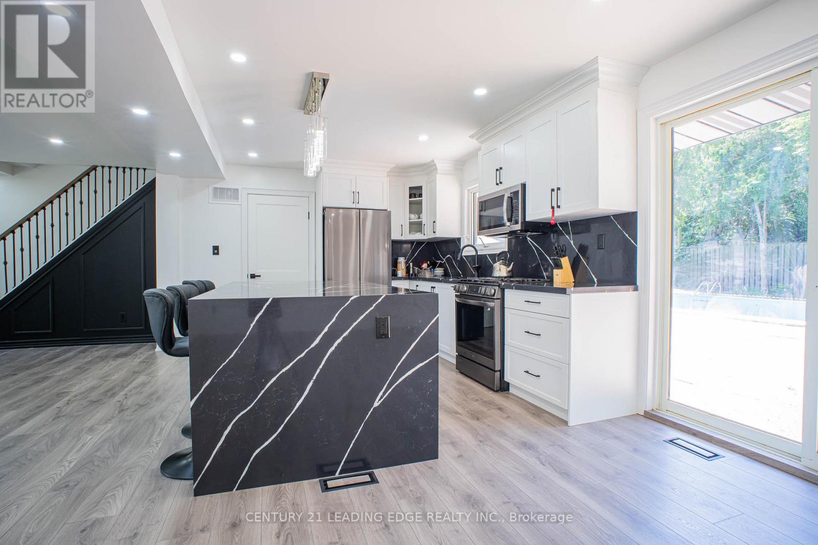 77 Elford Crescent, Hamilton, Ontario  L8K 5K8 - Photo 10 - X12523336