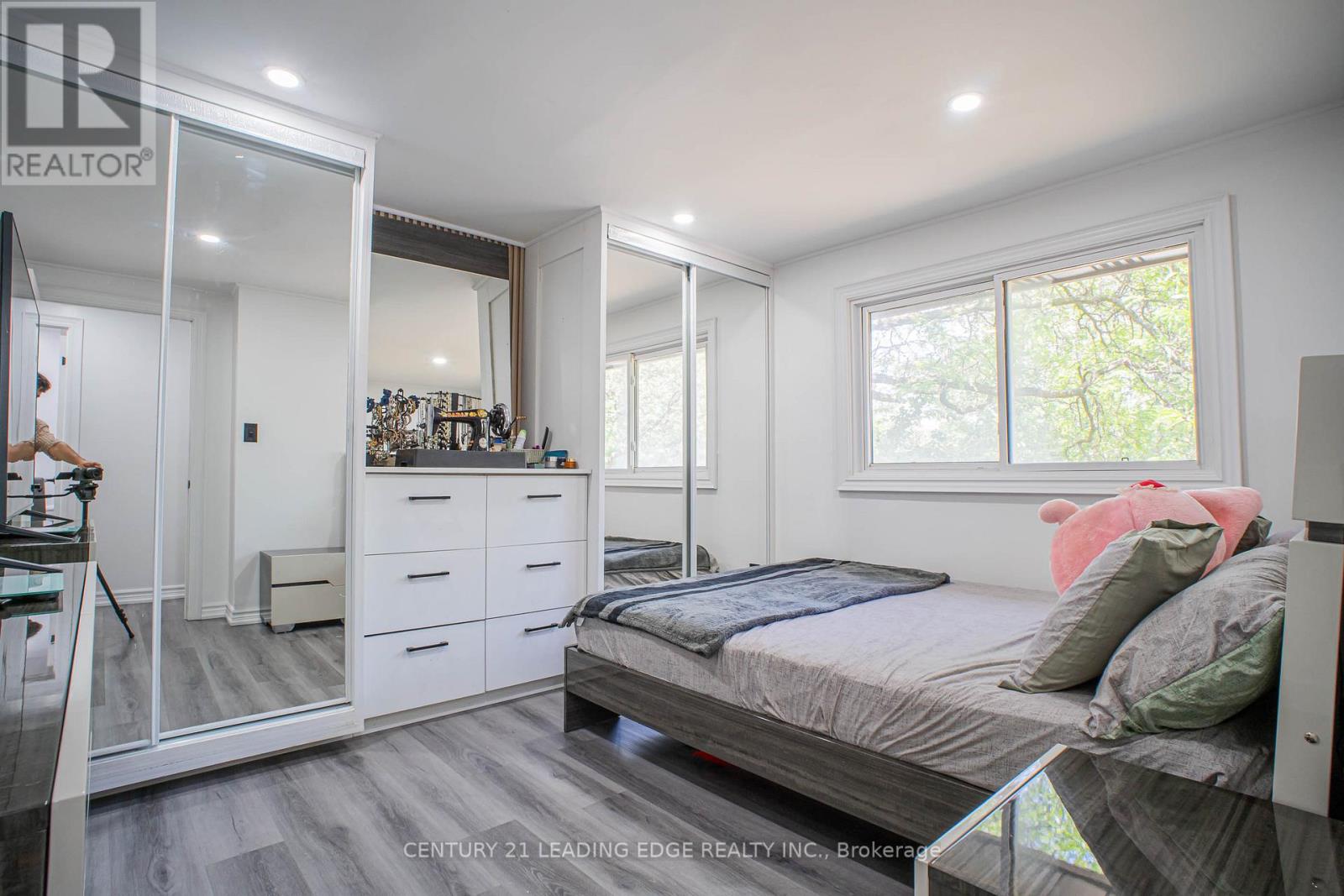 77 Elford Crescent, Hamilton, Ontario  L8K 5K8 - Photo 16 - X12523336