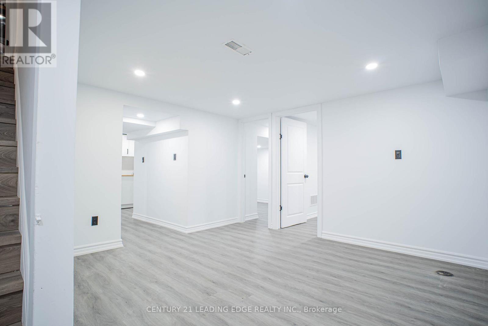 77 Elford Crescent, Hamilton, Ontario  L8K 5K8 - Photo 22 - X12523336