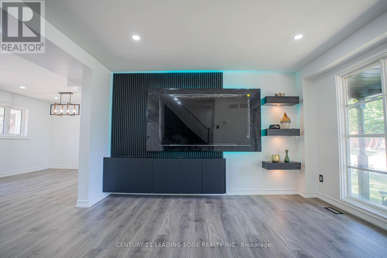 77 Elford Crescent, Hamilton, Ontario  L8K 5K8 - Photo 4 - X12523336