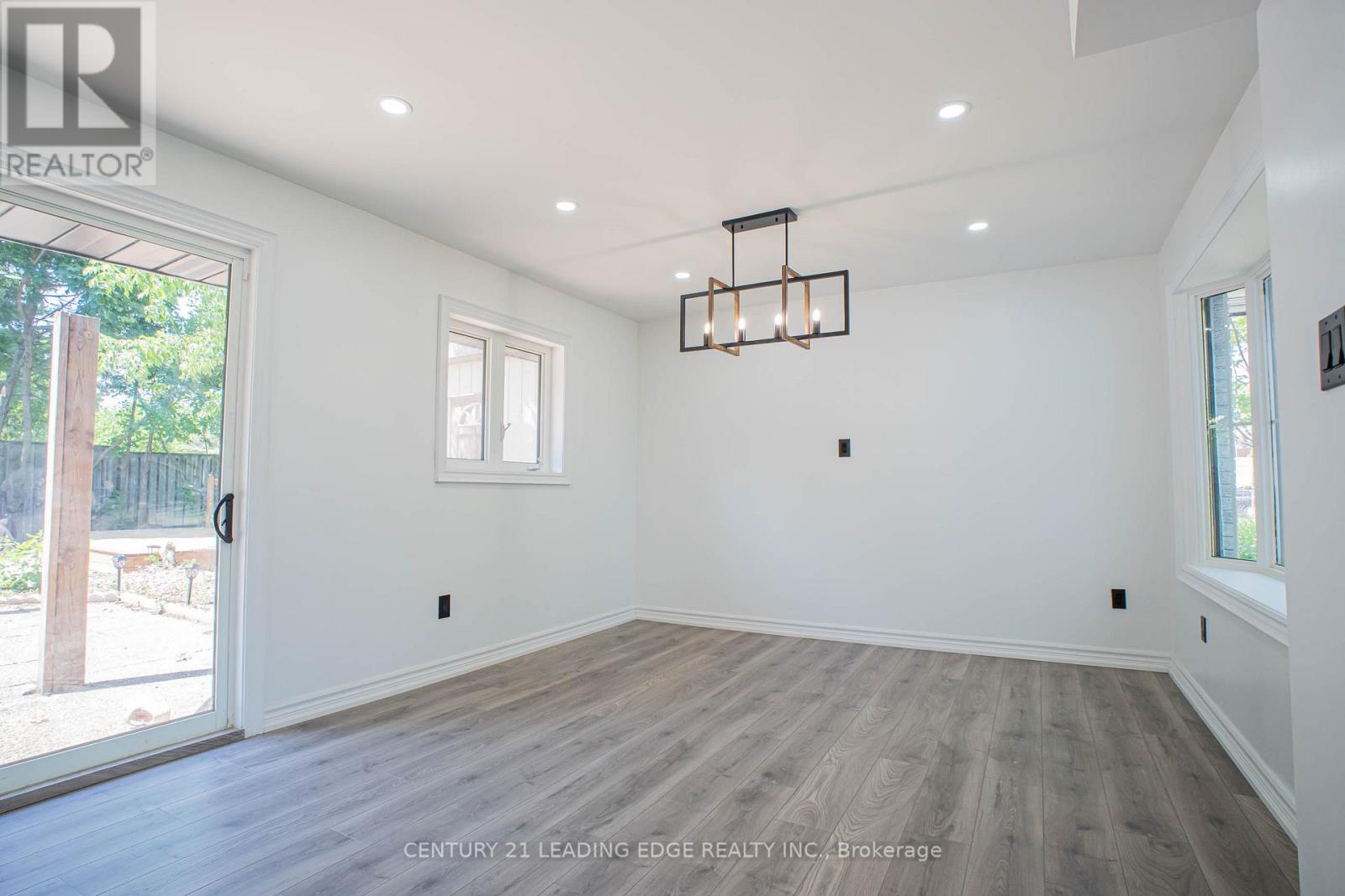 77 Elford Crescent, Hamilton, Ontario  L8K 5K8 - Photo 6 - X12523336