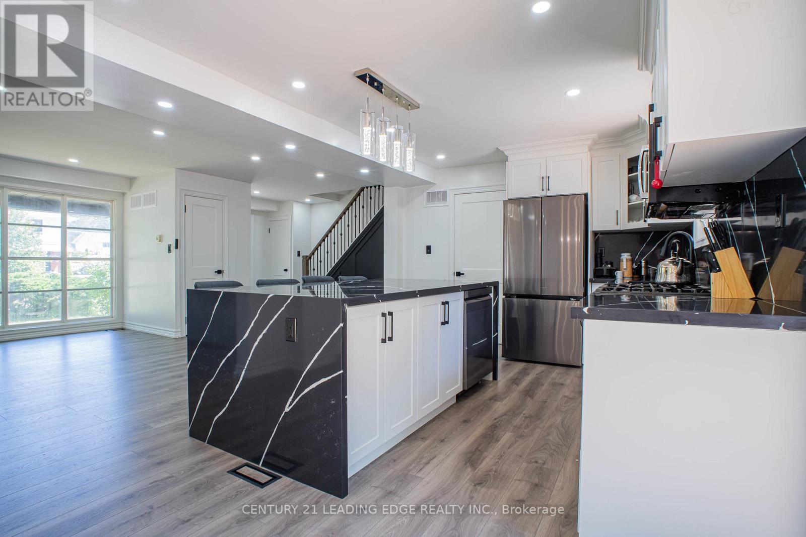 77 Elford Crescent, Hamilton, Ontario  L8K 5K8 - Photo 9 - X12523336