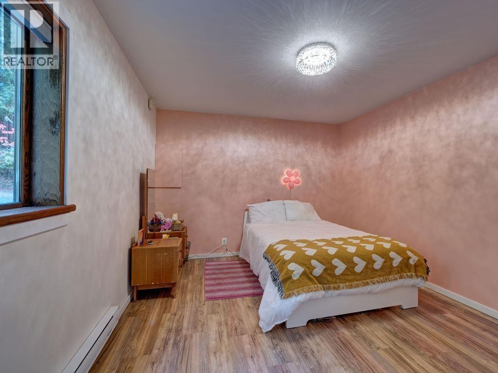 1321 Marlene Road, Roberts Creek, British Columbia  V0N 2W2 - Photo 12 - R3065790