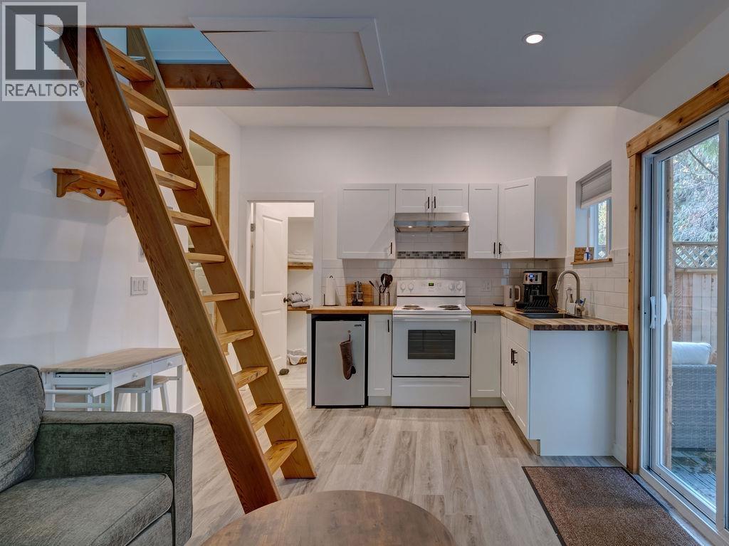 1321 Marlene Road, Roberts Creek, British Columbia  V0N 2W2 - Photo 13 - R3065790