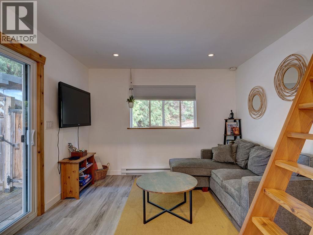 1321 Marlene Road, Roberts Creek, British Columbia  V0N 2W2 - Photo 17 - R3065790