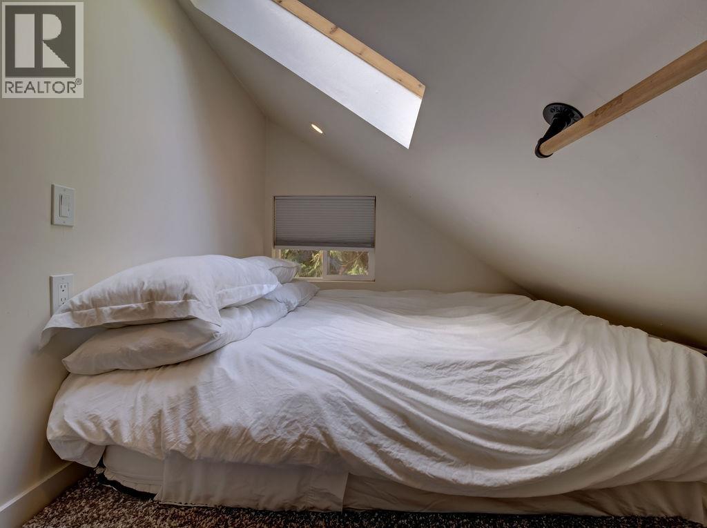 1321 Marlene Road, Roberts Creek, British Columbia  V0N 2W2 - Photo 18 - R3065790