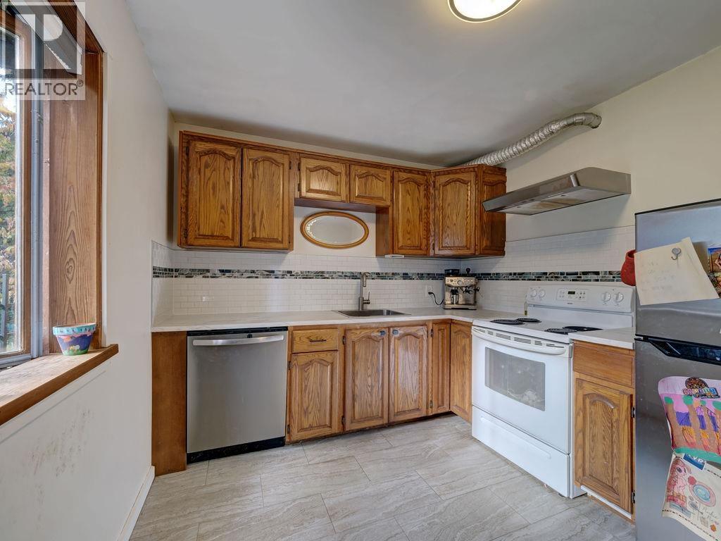 1321 Marlene Road, Roberts Creek, British Columbia  V0N 2W2 - Photo 21 - R3065790