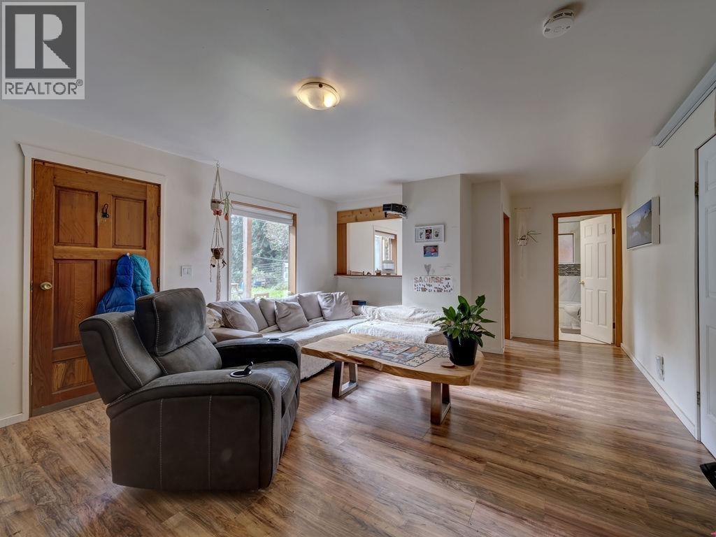 1321 Marlene Road, Roberts Creek, British Columbia  V0N 2W2 - Photo 22 - R3065790