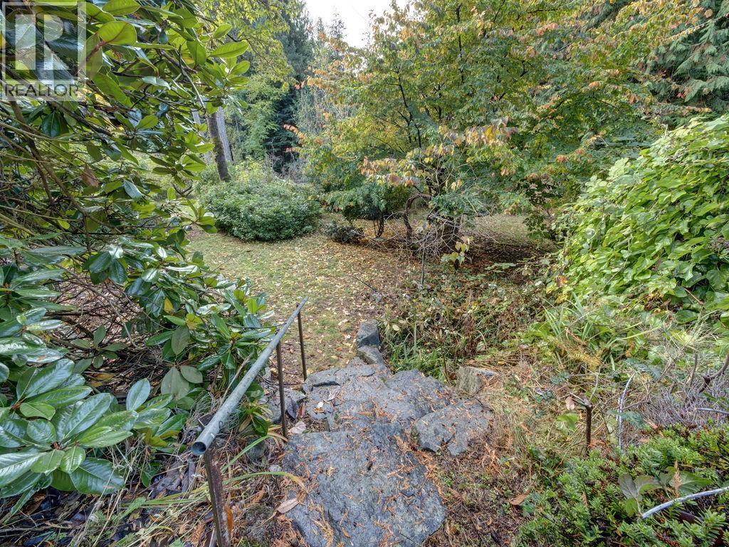 1321 Marlene Road, Roberts Creek, British Columbia  V0N 2W2 - Photo 35 - R3065790