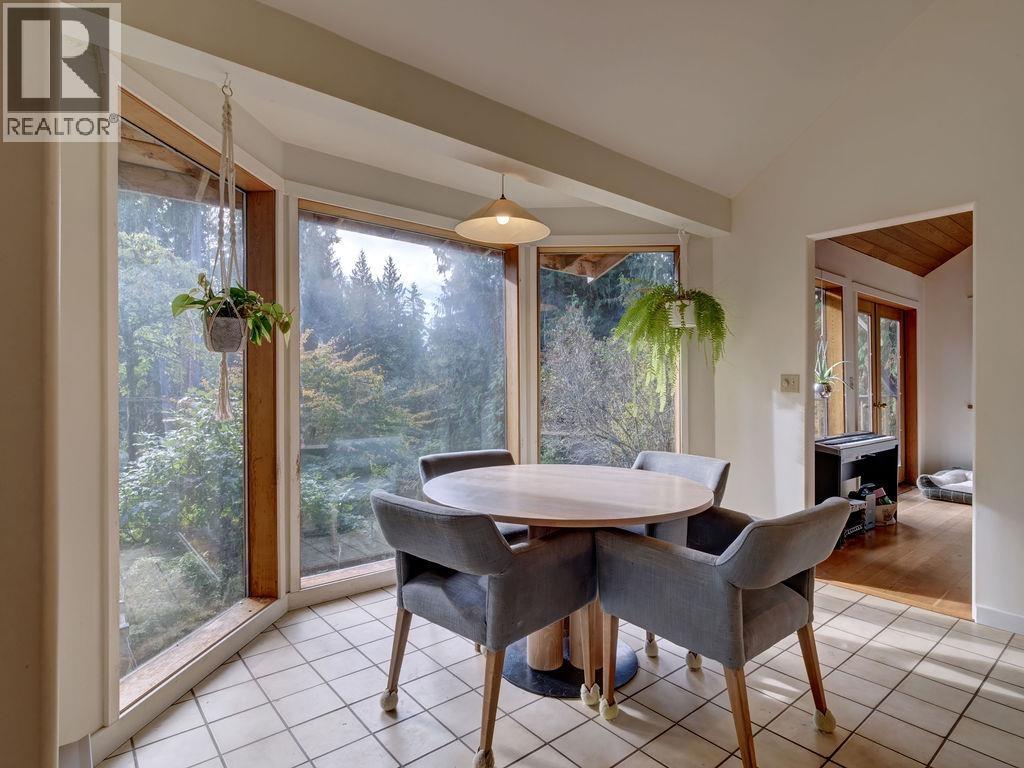 1321 Marlene Road, Roberts Creek, British Columbia  V0N 2W2 - Photo 7 - R3065790