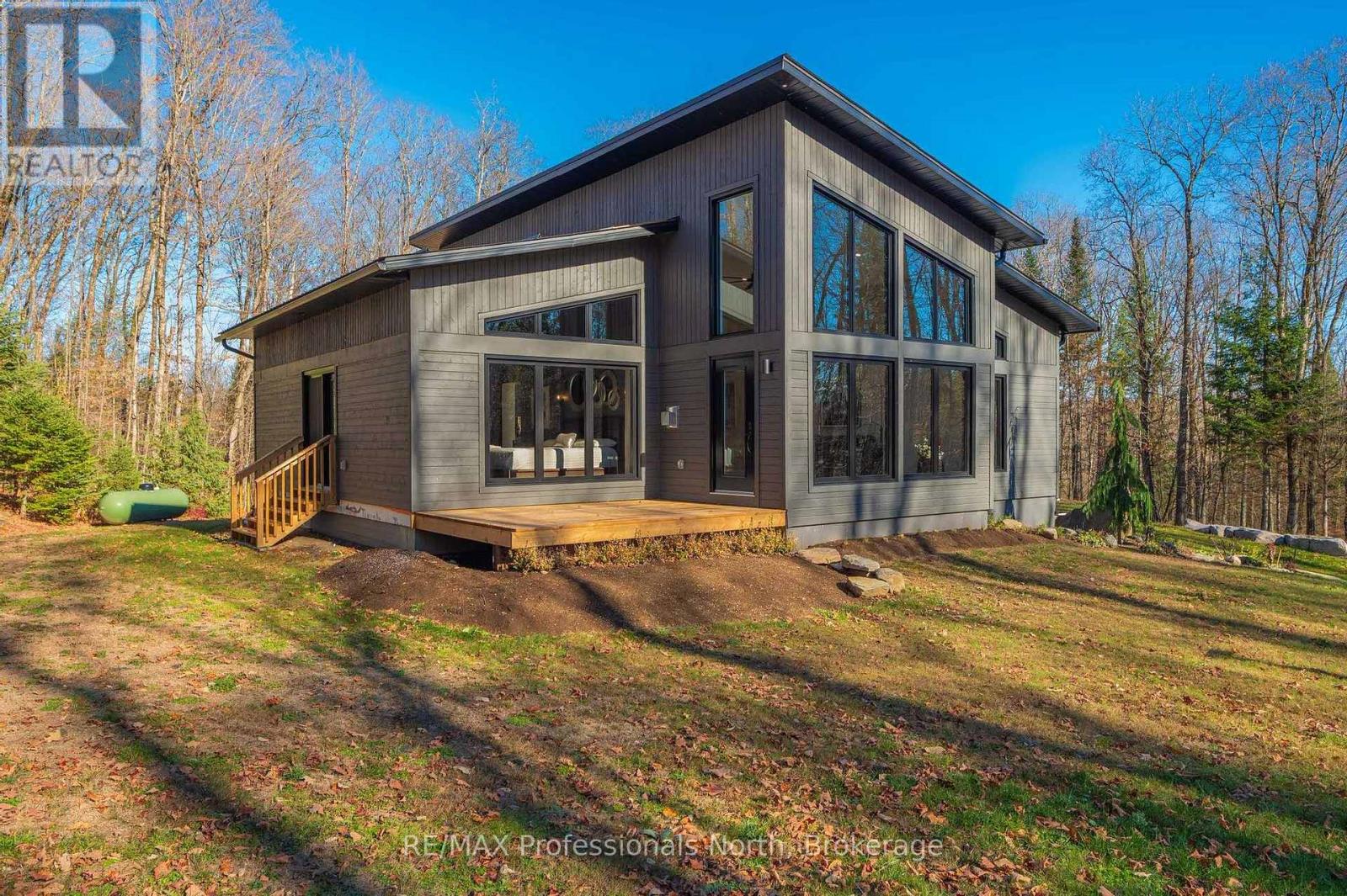 3777 Glamorgan Road, Dysart Et Al, Ontario  K0M 1S0 - Photo 2 - X12523548