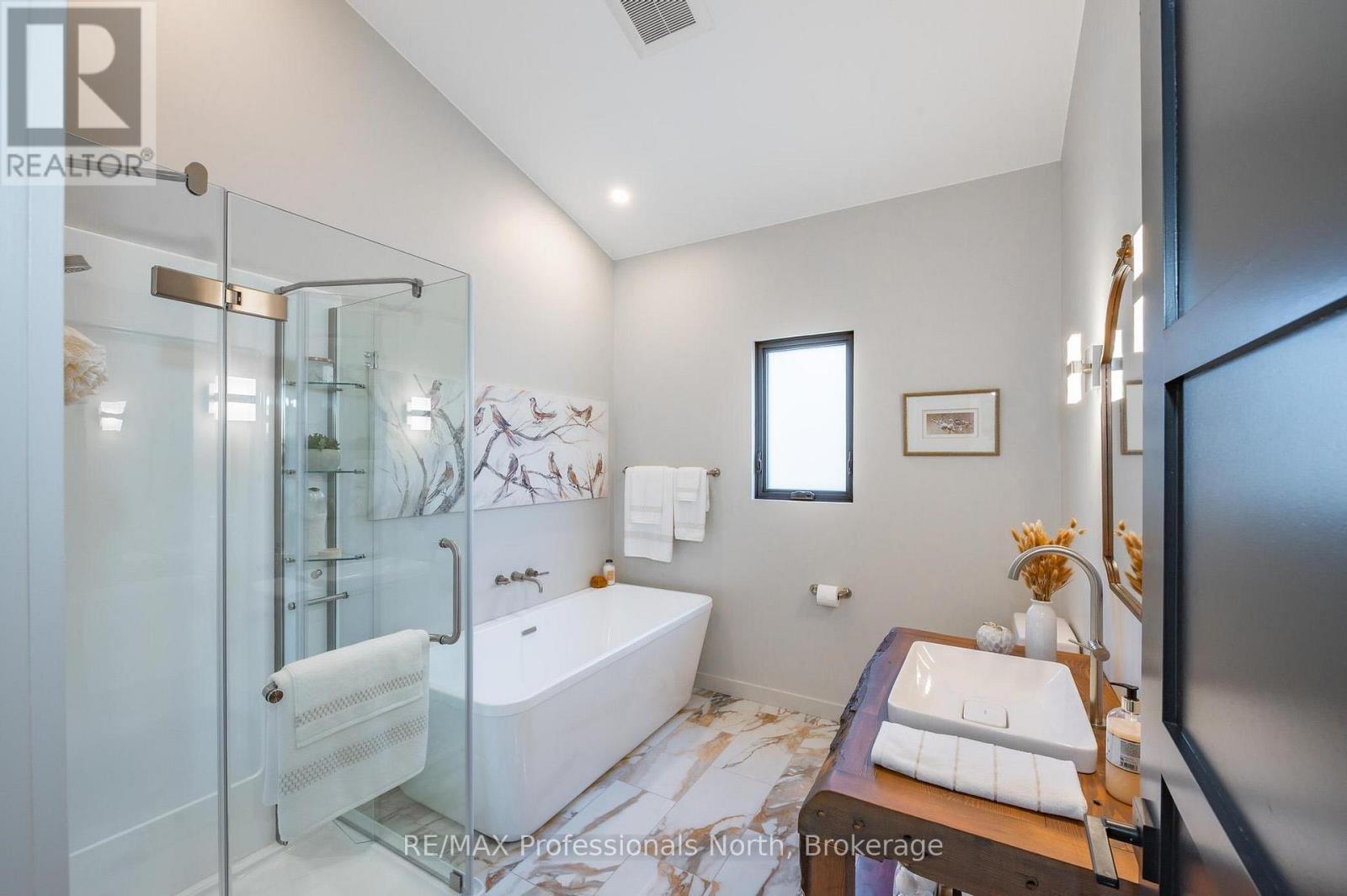 3777 Glamorgan Road, Dysart Et Al, Ontario  K0M 1S0 - Photo 31 - X12523548