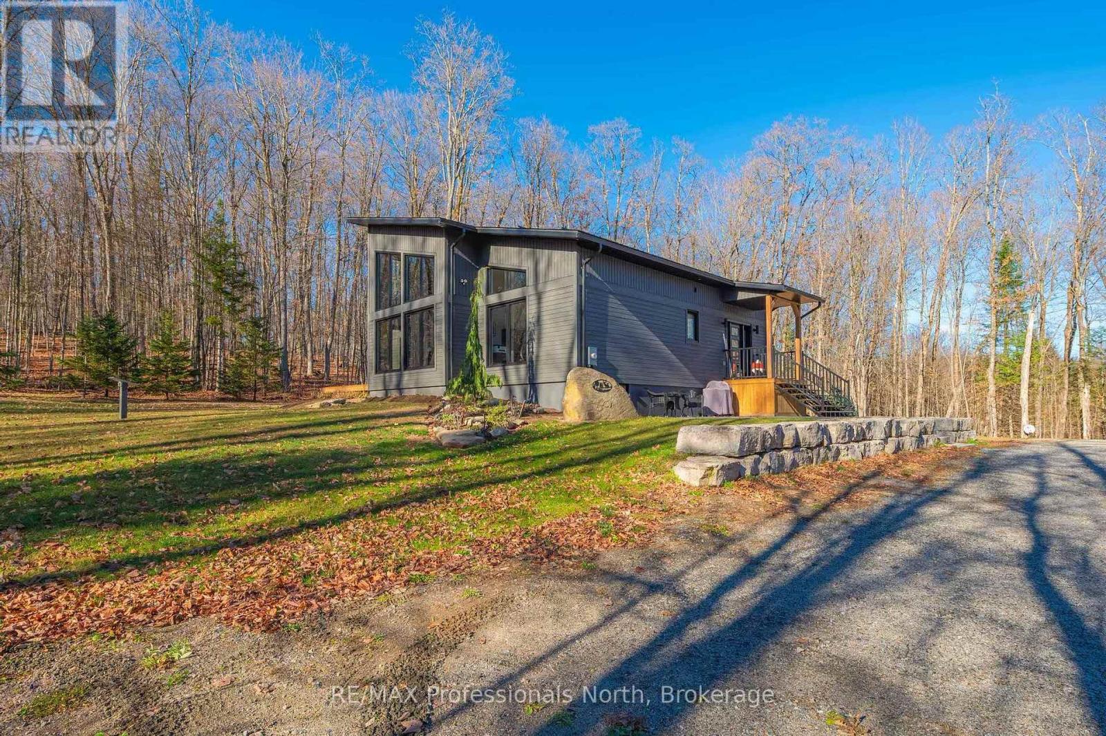 3777 Glamorgan Road, Dysart Et Al, Ontario  K0M 1S0 - Photo 4 - X12523548