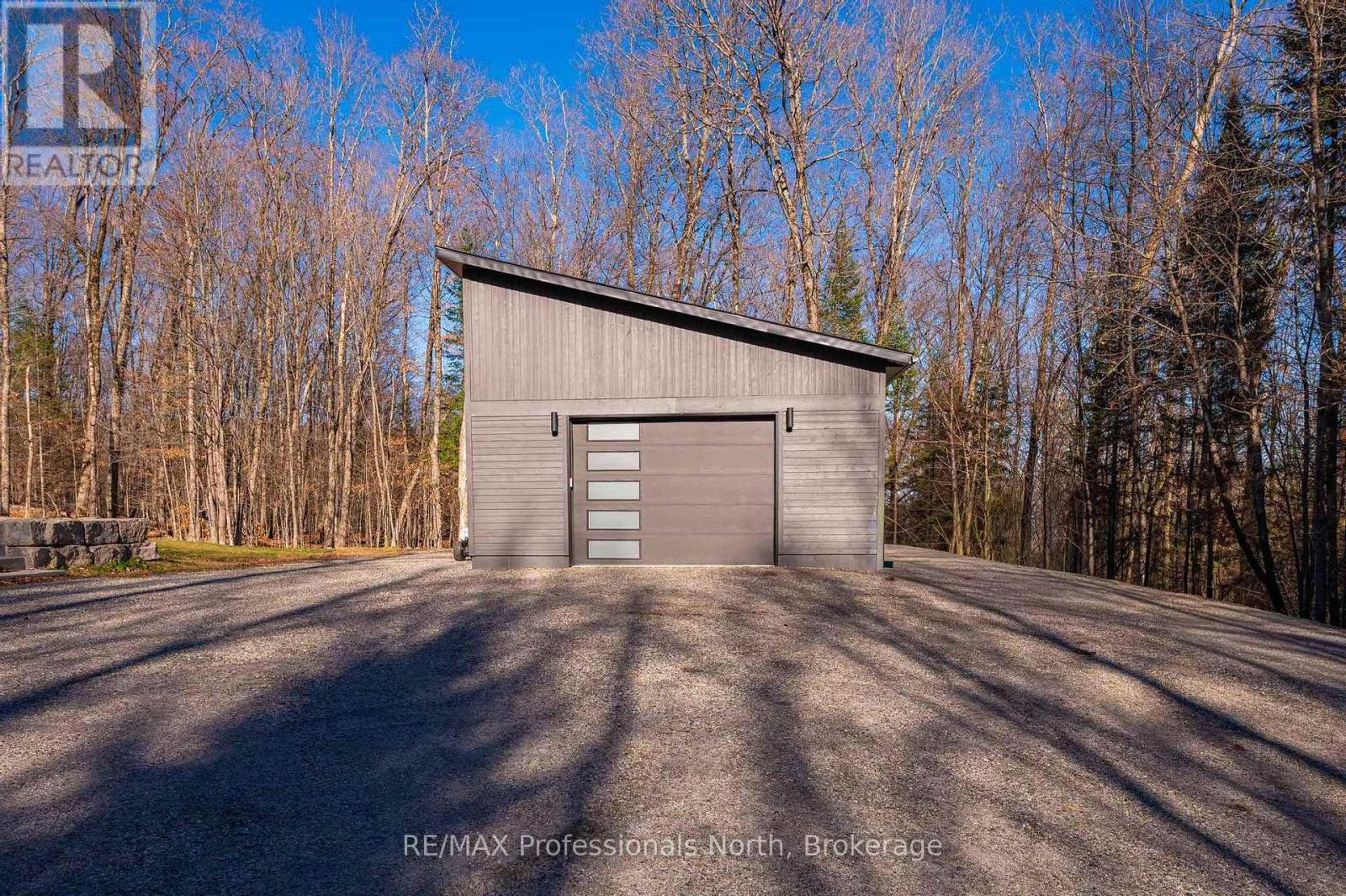 3777 Glamorgan Road, Dysart Et Al, Ontario  K0M 1S0 - Photo 40 - X12523548