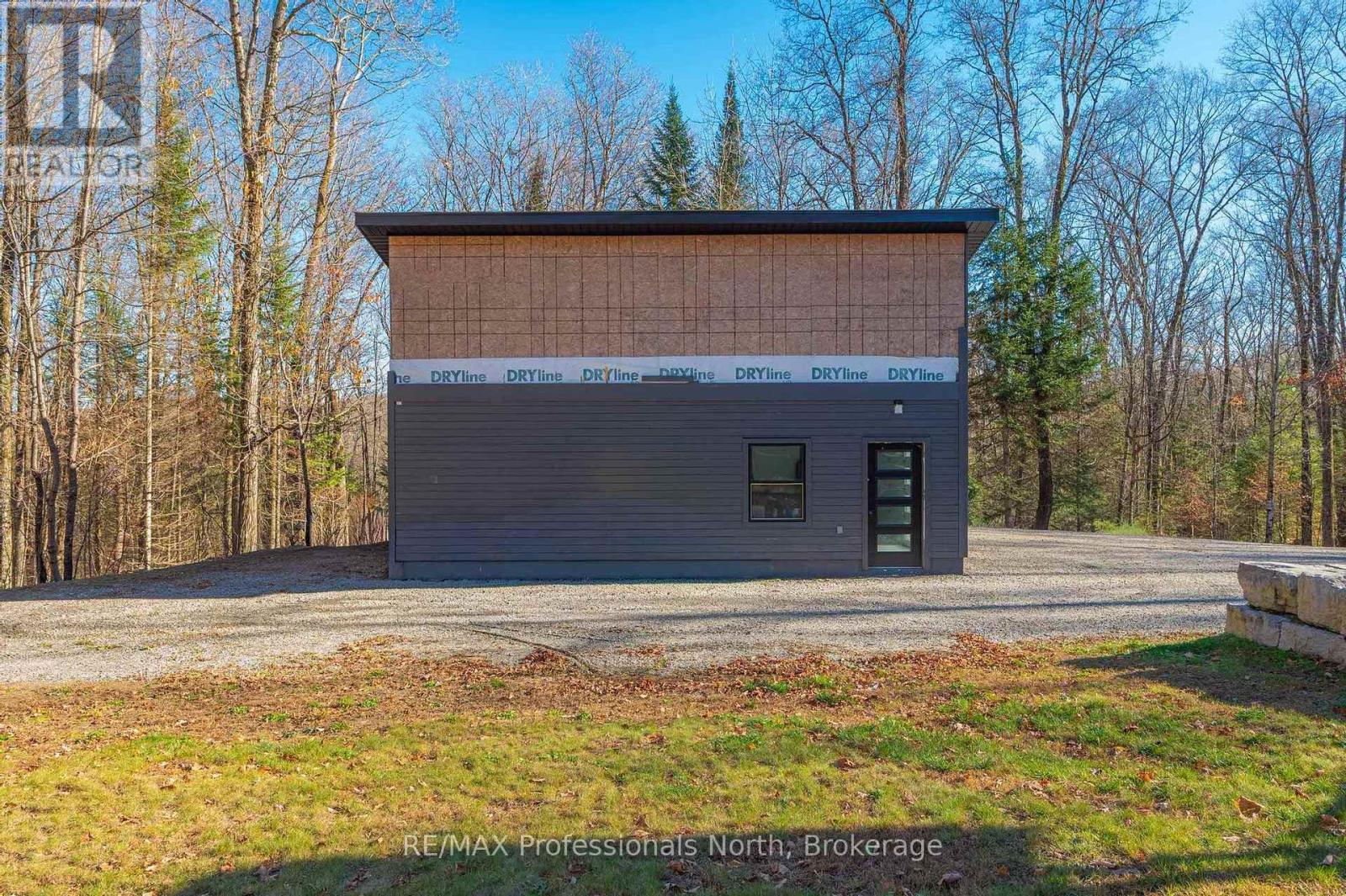 3777 Glamorgan Road, Dysart Et Al, Ontario  K0M 1S0 - Photo 41 - X12523548