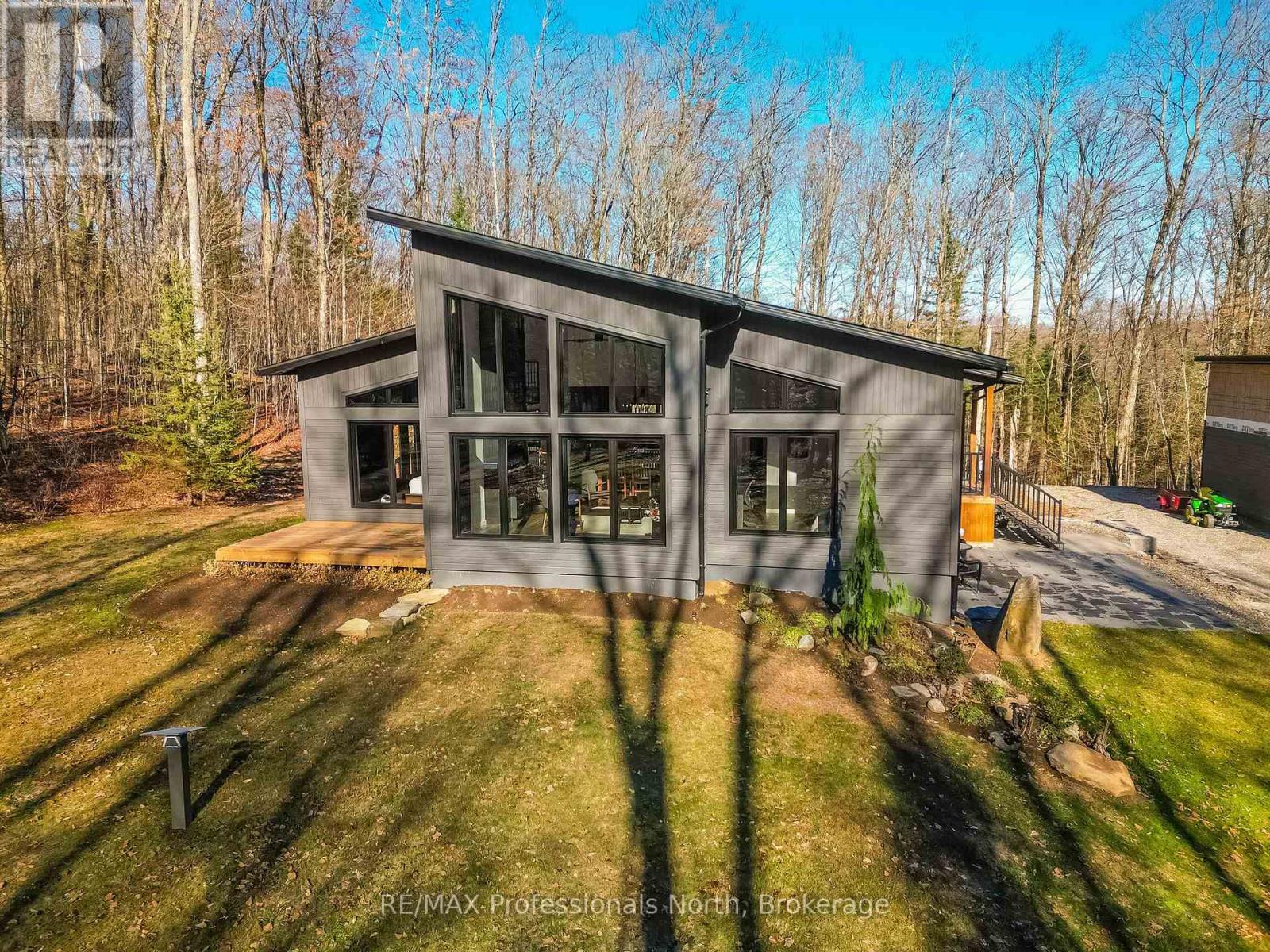 3777 Glamorgan Road, Dysart Et Al, Ontario  K0M 1S0 - Photo 49 - X12523548