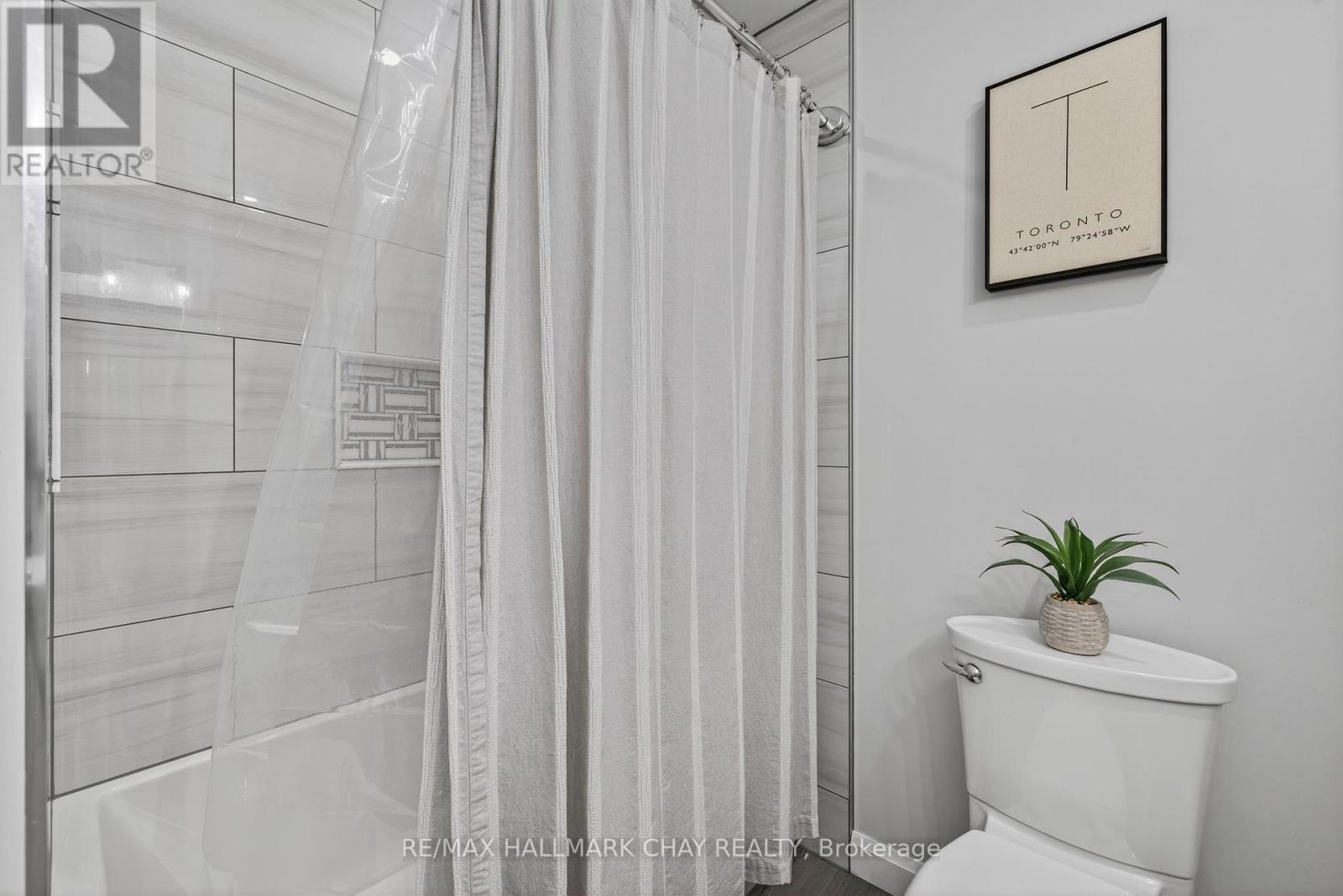 104 Kulpin Avenue, Bradford West Gwillimbury, Ontario L3Z 1T7 - Photo 16 - N12514736