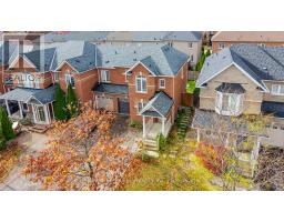 184 KNAPTON DRIVE, Newmarket, Ontario