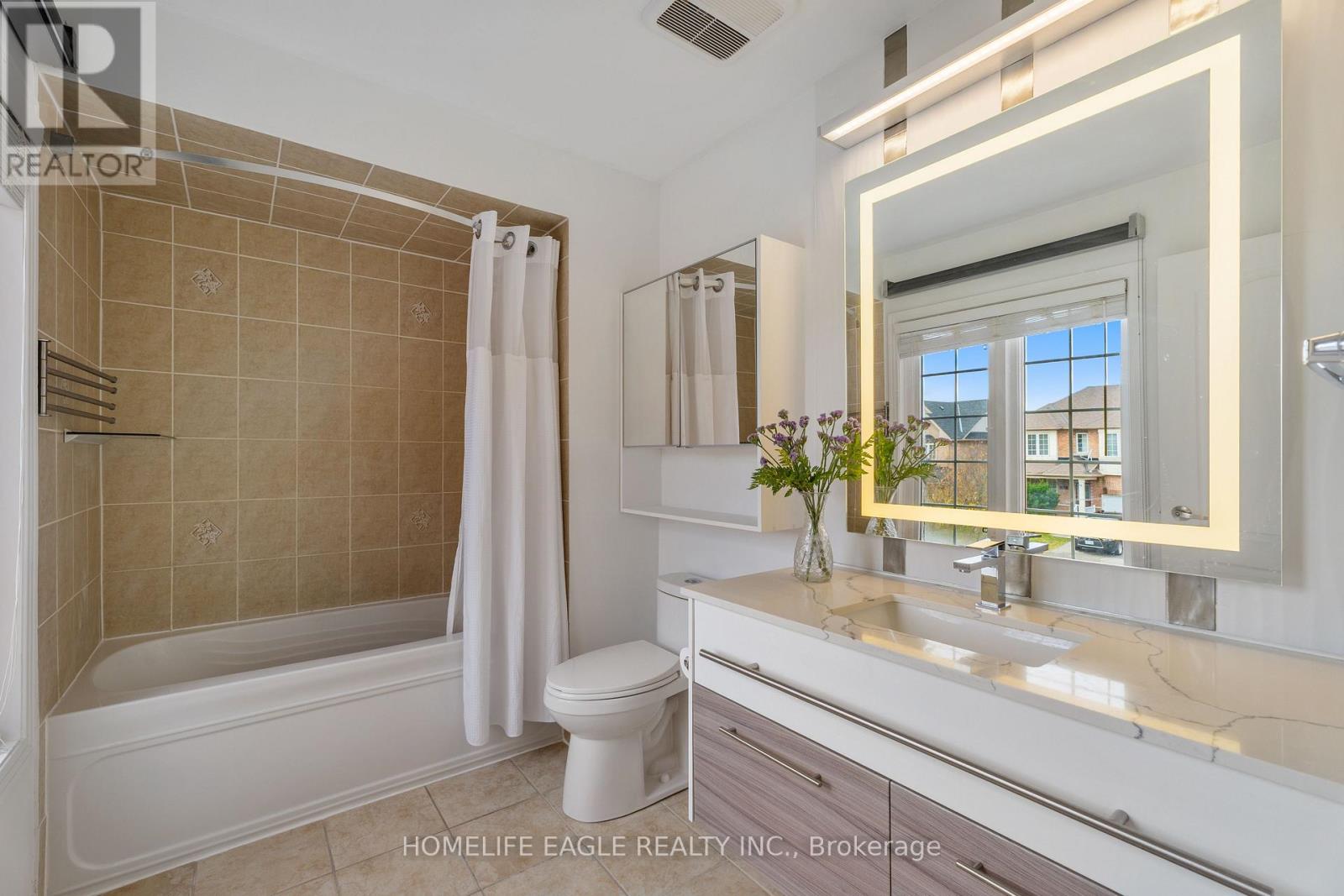 184 Knapton Drive, Newmarket, Ontario  L3X 3B5 - Photo 13 - N12523434