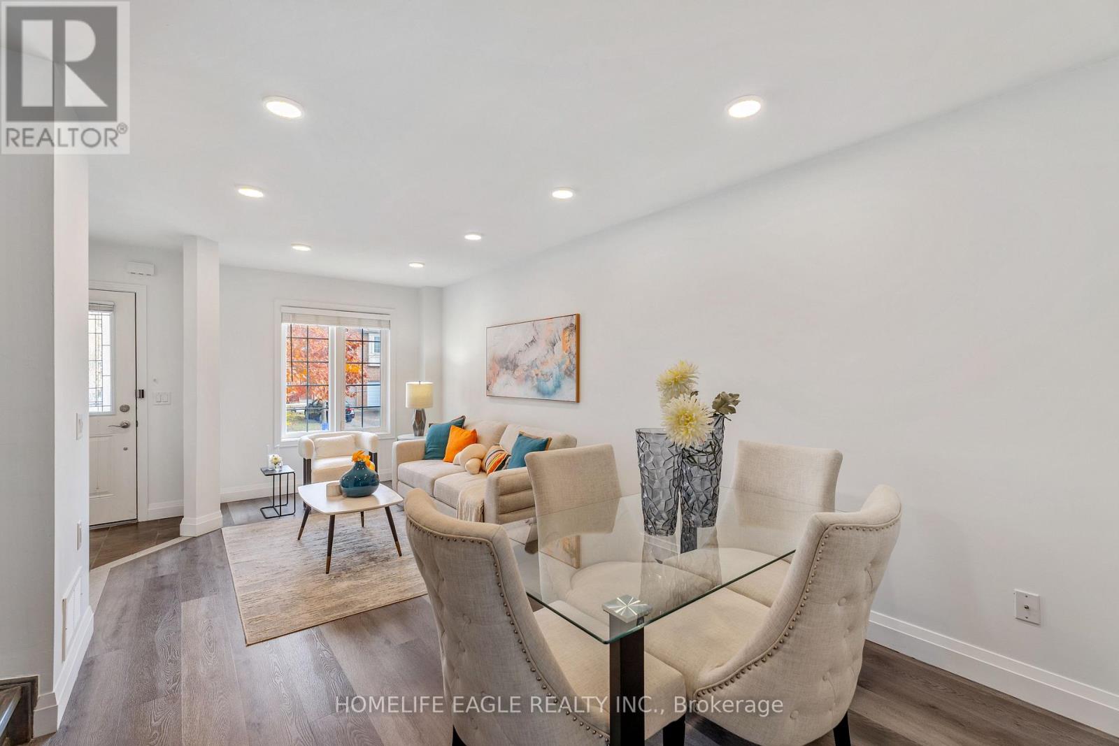 184 Knapton Drive, Newmarket, Ontario  L3X 3B5 - Photo 4 - N12523434