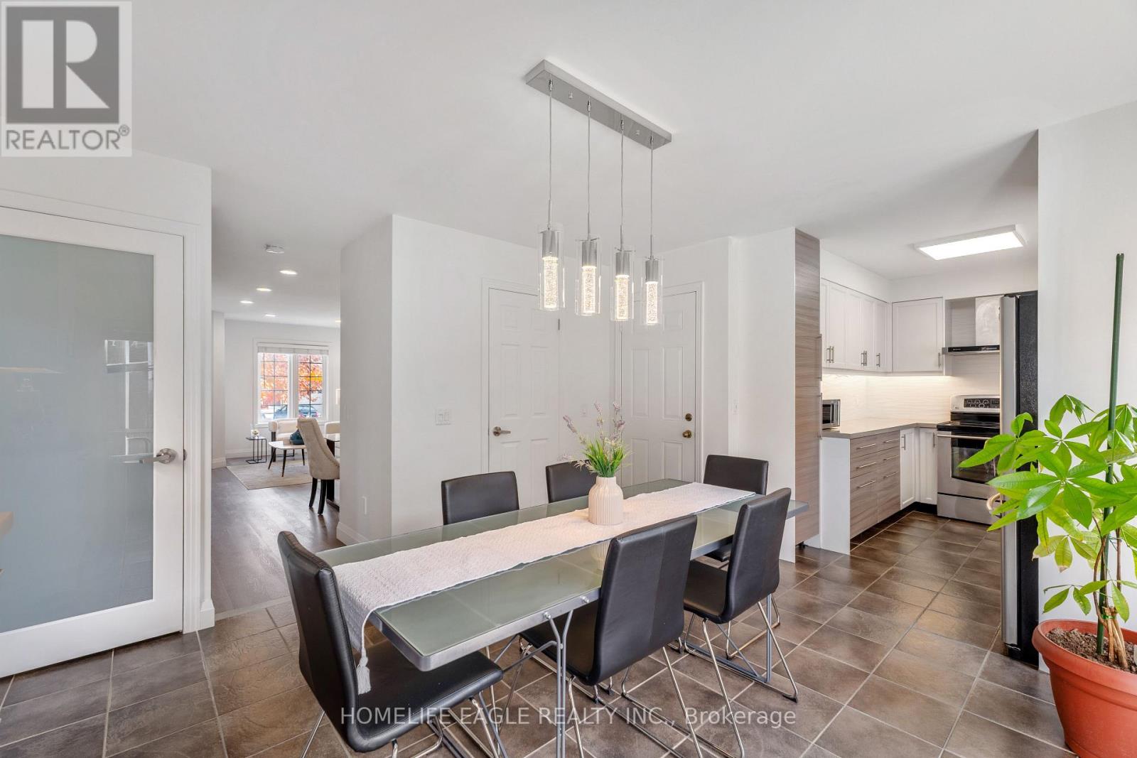 184 Knapton Drive, Newmarket, Ontario  L3X 3B5 - Photo 6 - N12523434