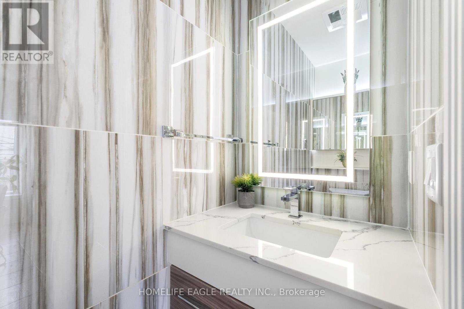 184 Knapton Drive, Newmarket, Ontario  L3X 3B5 - Photo 8 - N12523434