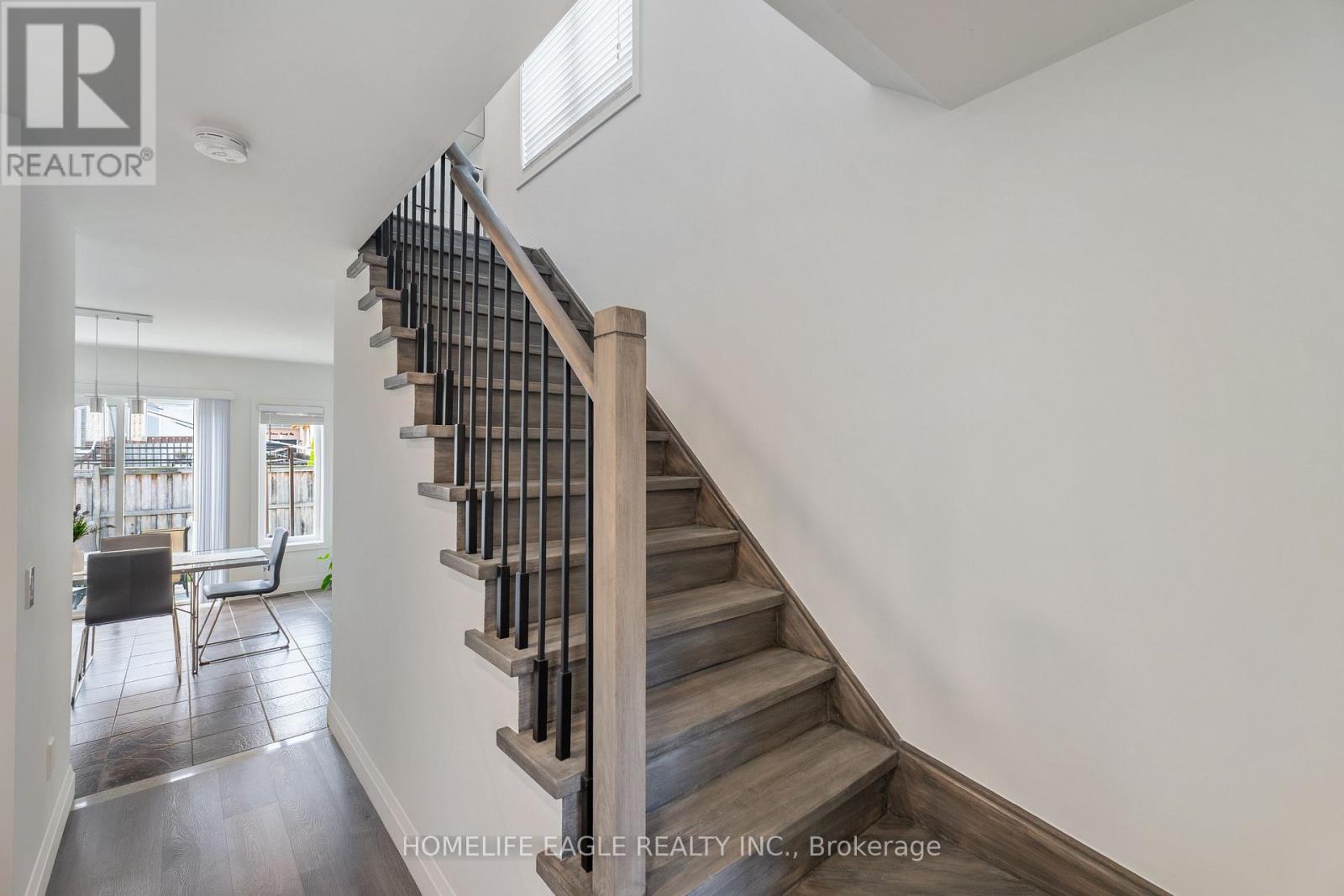 184 Knapton Drive, Newmarket, Ontario  L3X 3B5 - Photo 9 - N12523434