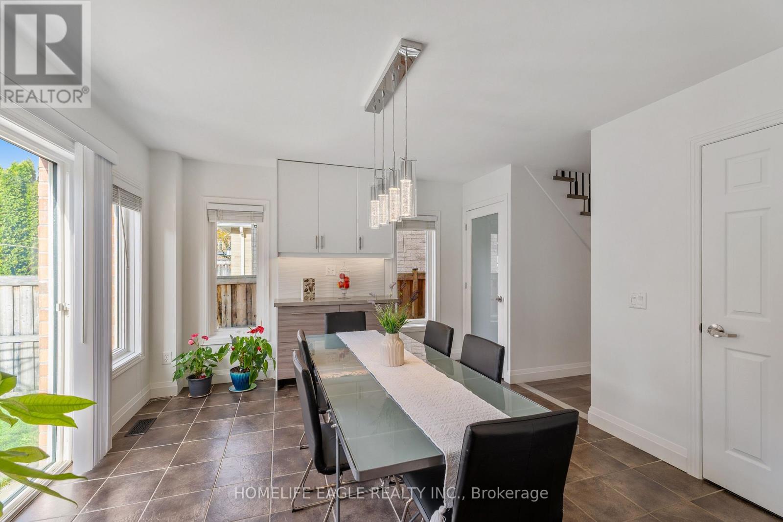 184 Knapton Drive, Newmarket, Ontario  L3X 3B5 - Photo 7 - N12523434