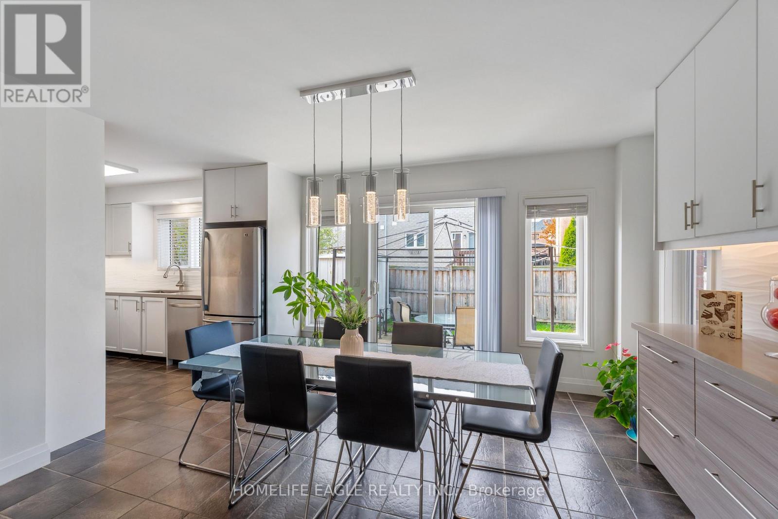 184 Knapton Drive, Newmarket, Ontario  L3X 3B5 - Photo 5 - N12523434